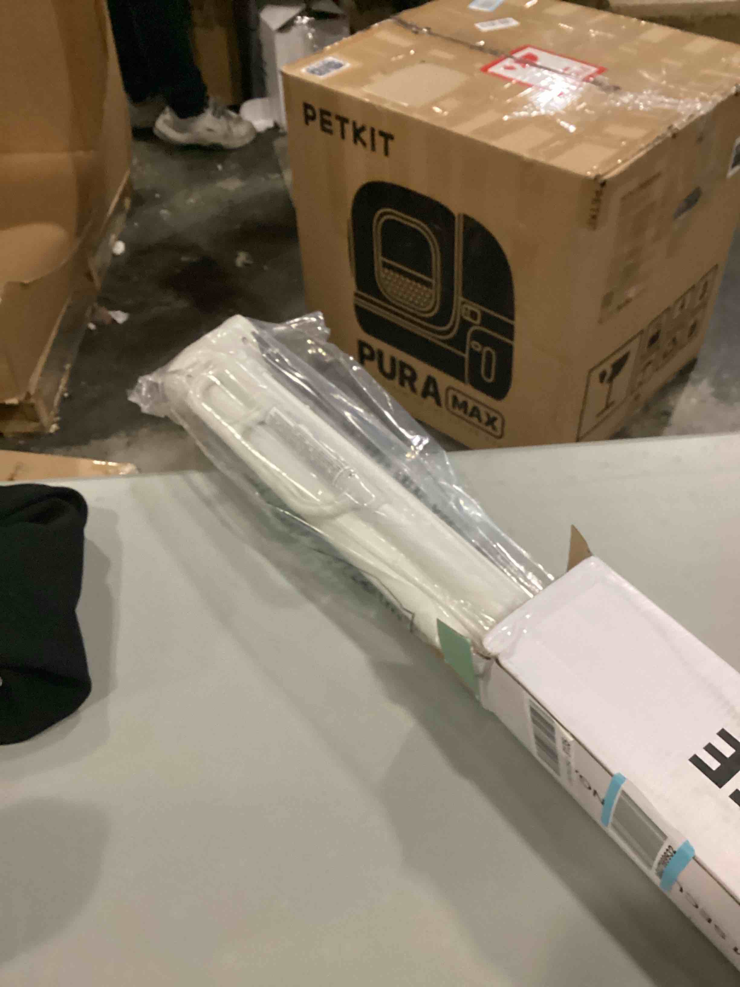 https://s3.amazonaws.com/lotting-images-prod/bidfta/RED5759436_1712151906257.jpeg