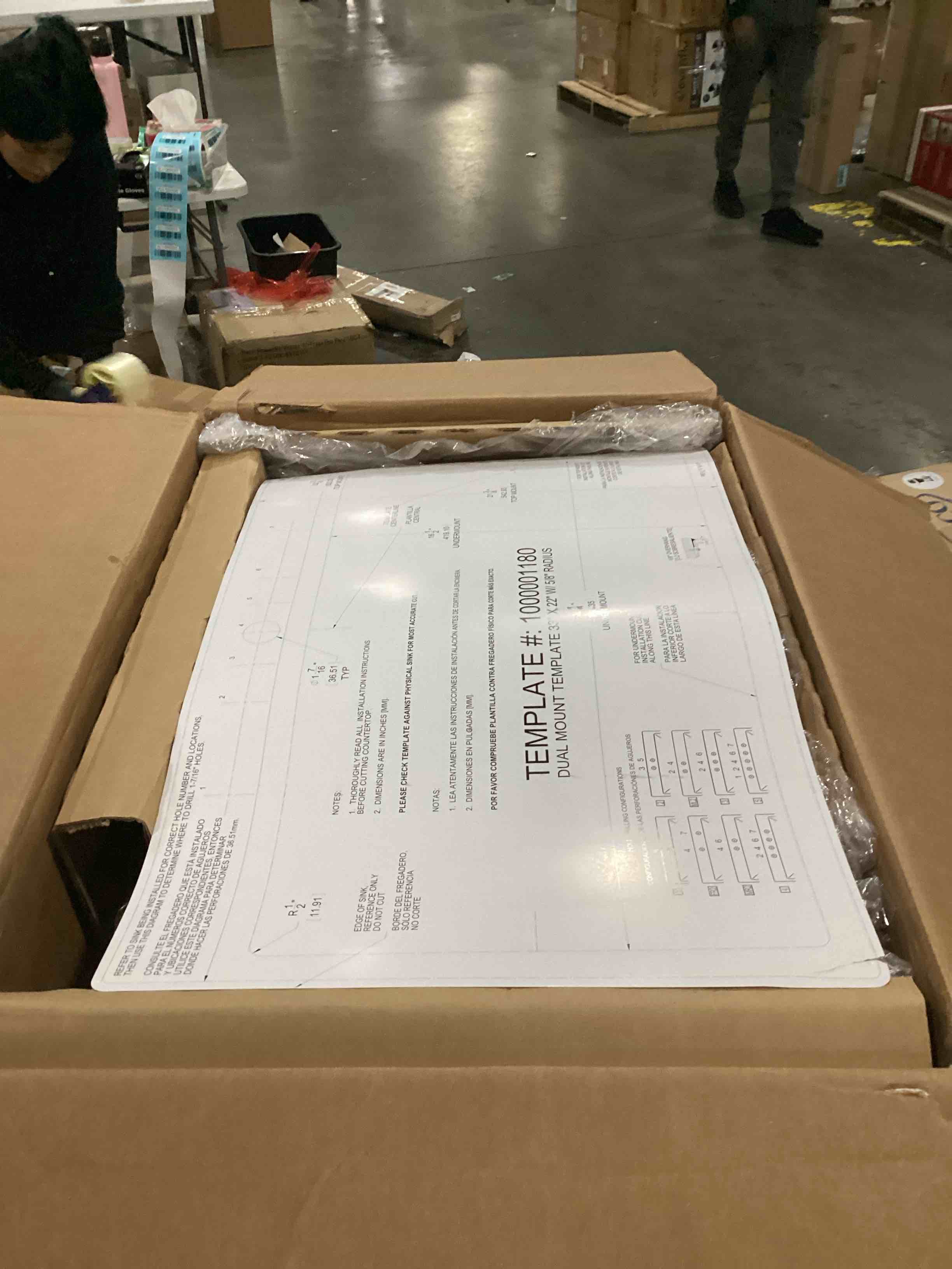 https://s3.amazonaws.com/lotting-images-prod/bidfta/RED5759438_1712152225648.jpeg