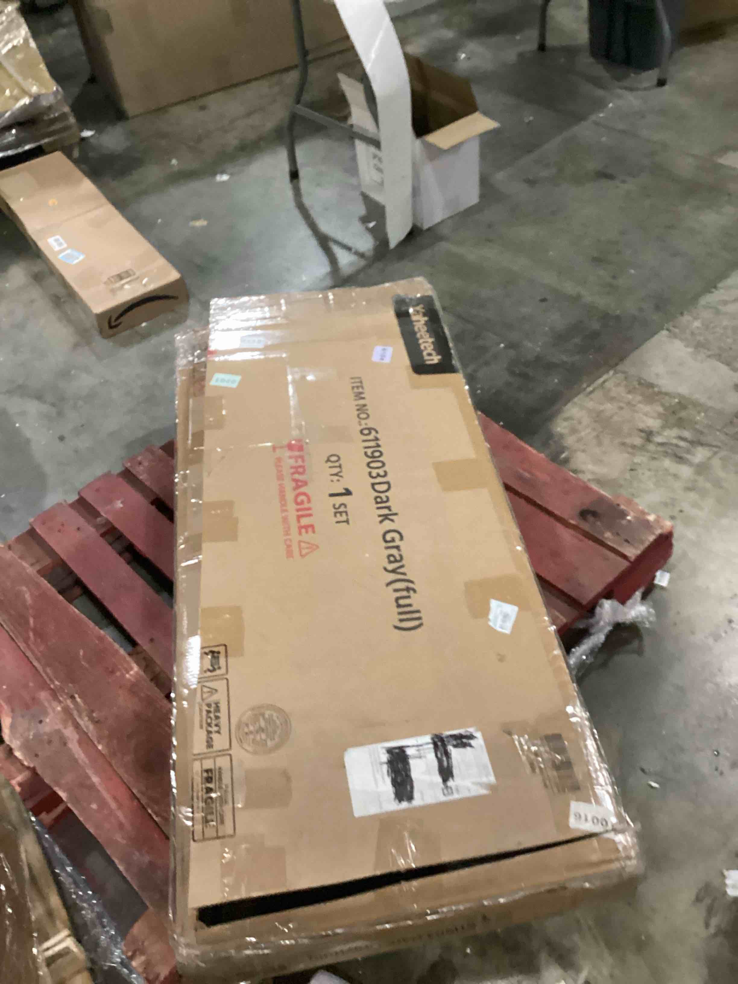 https://s3.amazonaws.com/lotting-images-prod/bidfta/RED5759457_1712159569712.jpeg