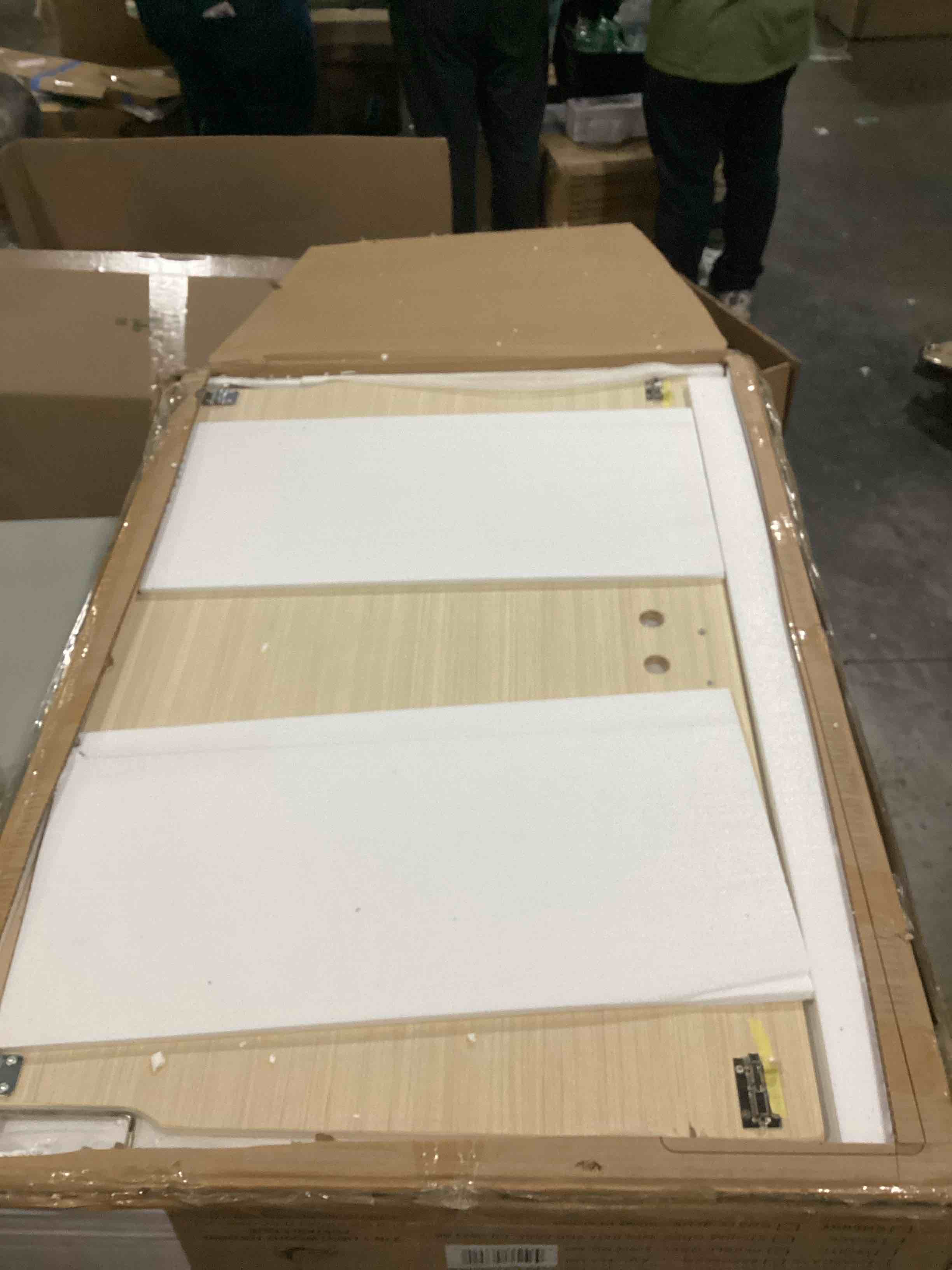 https://s3.amazonaws.com/lotting-images-prod/bidfta/RED5759460_1712162970342.jpeg
