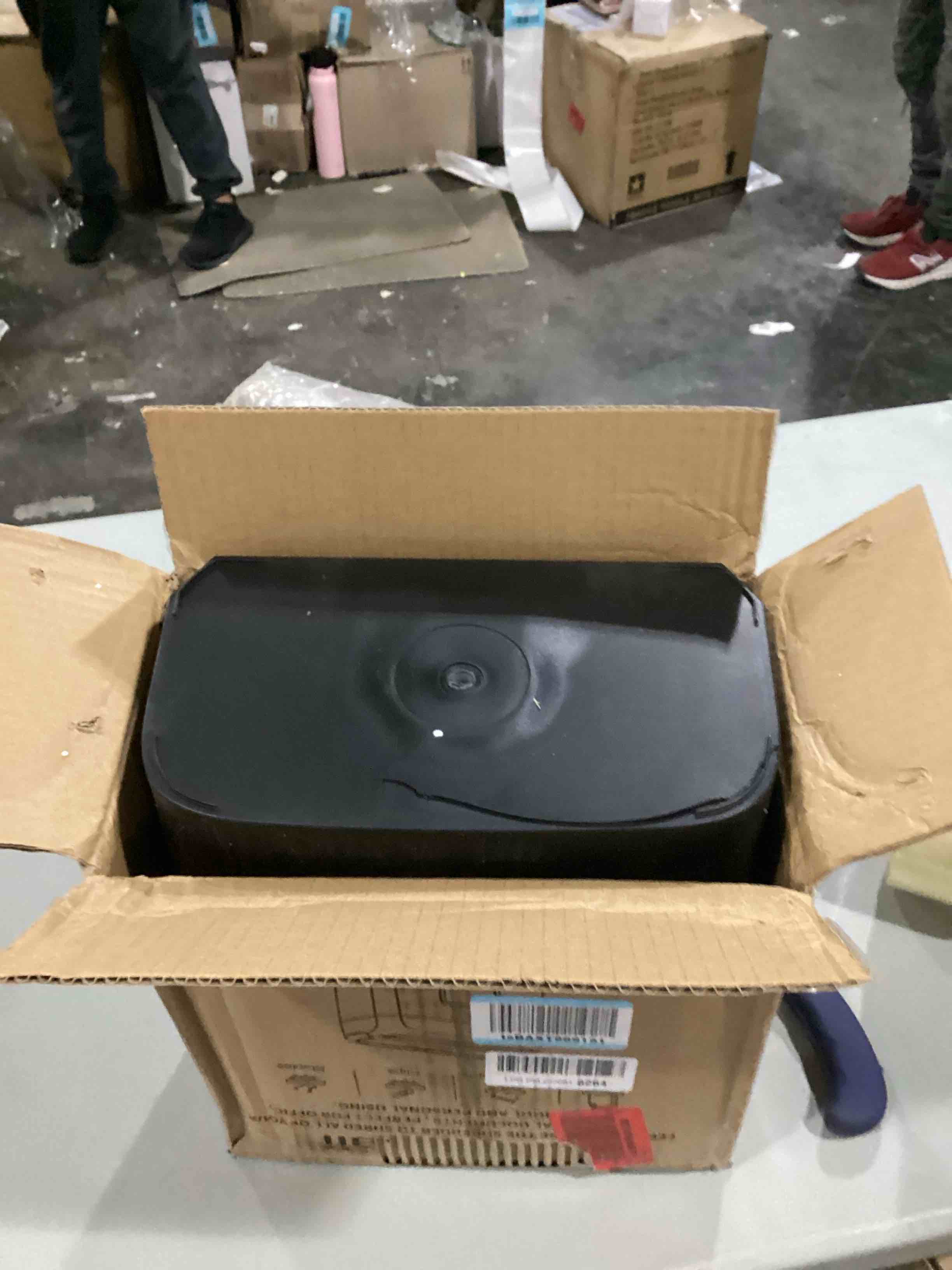 https://s3.amazonaws.com/lotting-images-prod/bidfta/RED5759469_1712164339149.jpeg