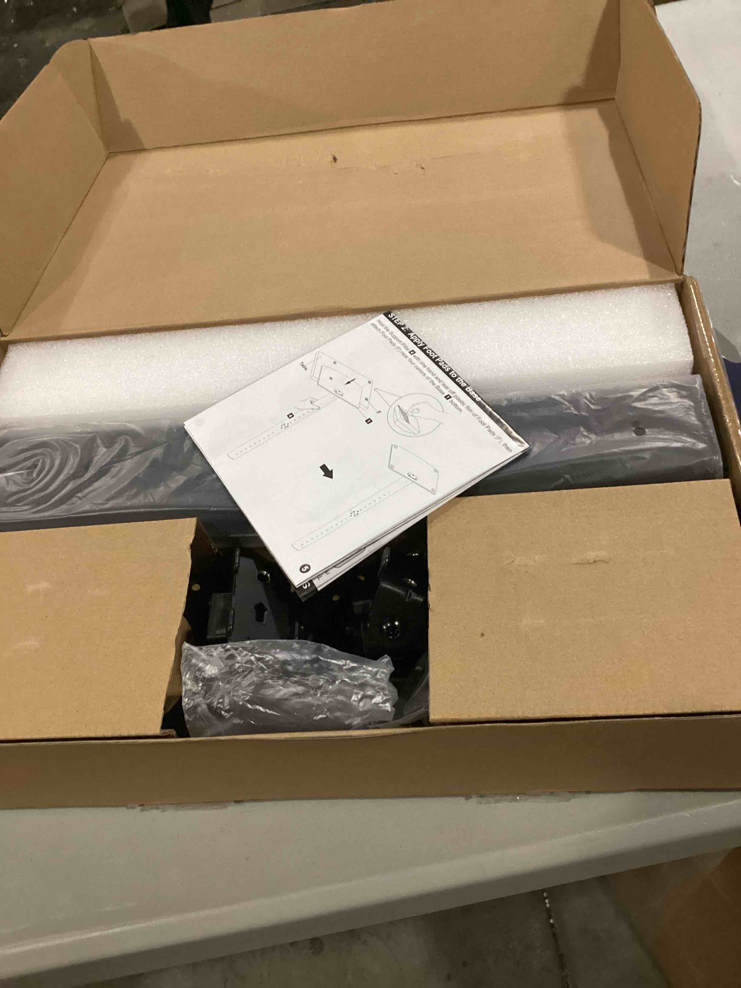 https://s3.amazonaws.com/lotting-images-prod/bidfta/RED5759472_1712164706999.jpeg