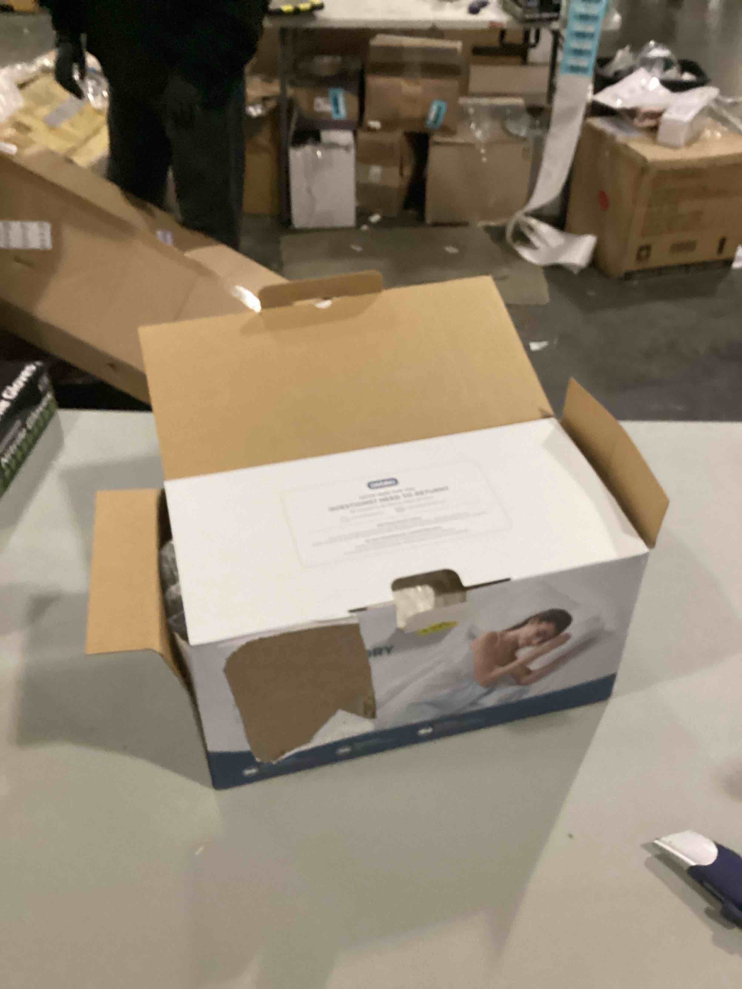 https://s3.amazonaws.com/lotting-images-prod/bidfta/RED5759474_1712165023589.jpeg