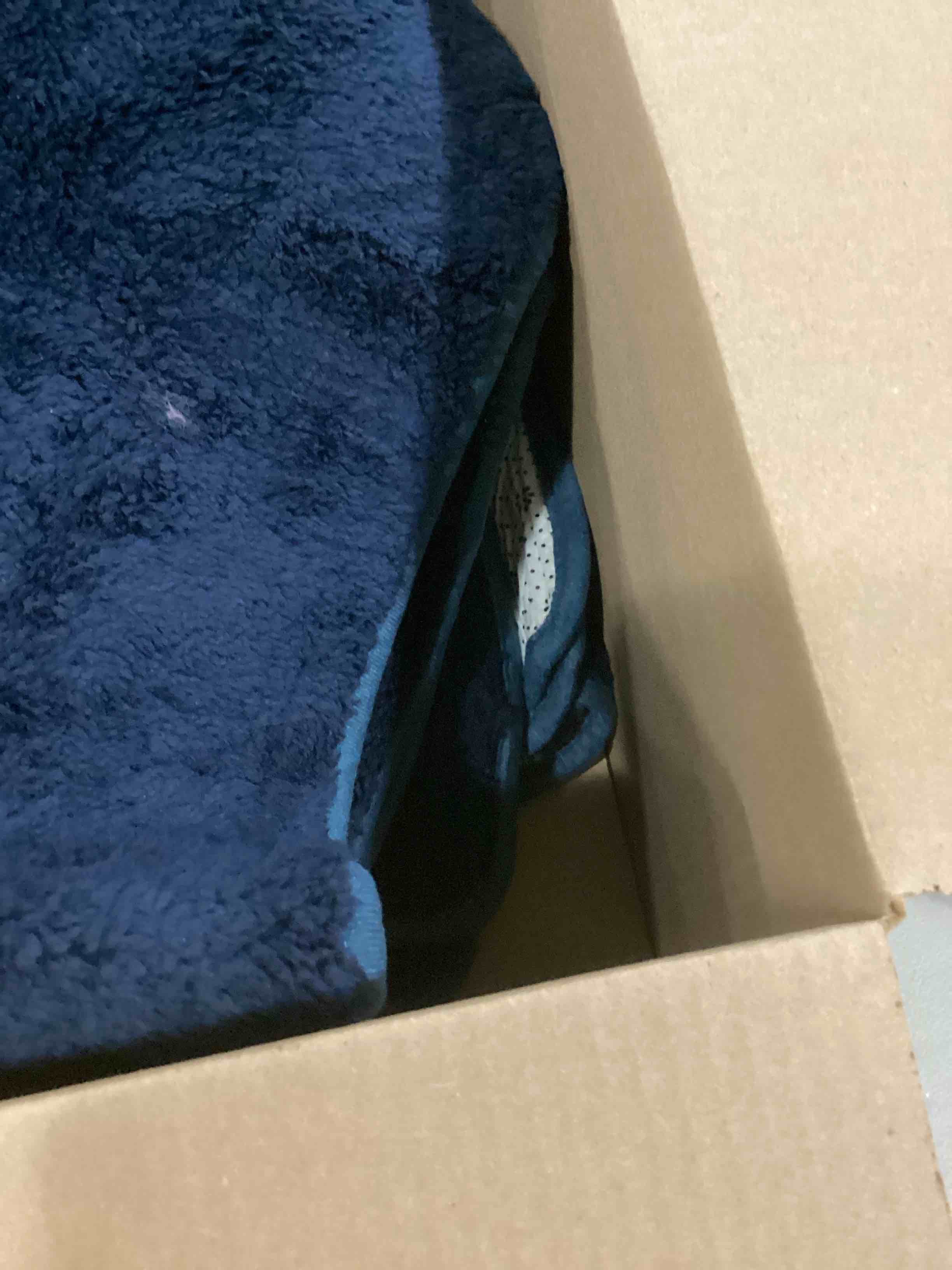 https://s3.amazonaws.com/lotting-images-prod/bidfta/RED5759480_1712166712561.jpeg