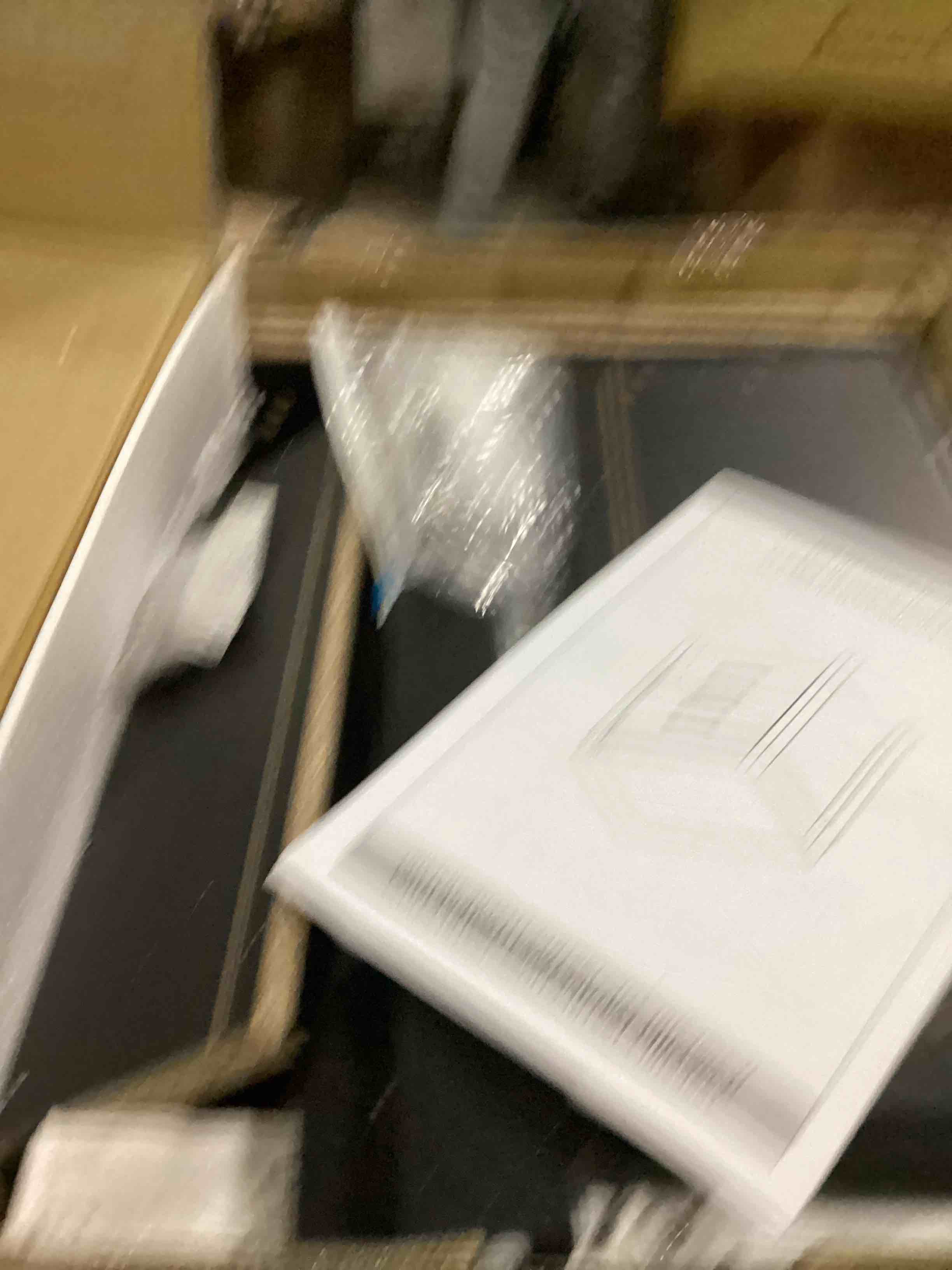 https://s3.amazonaws.com/lotting-images-prod/bidfta/RED5759514_1712232154540.jpeg