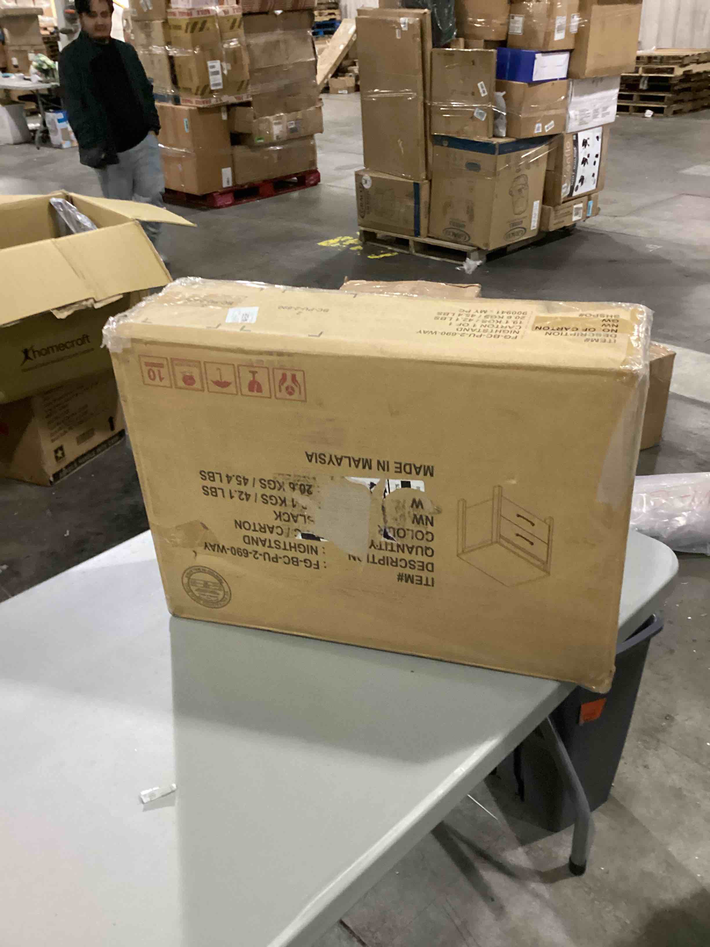 https://s3.amazonaws.com/lotting-images-prod/bidfta/RED5759514_1712232253086.jpeg