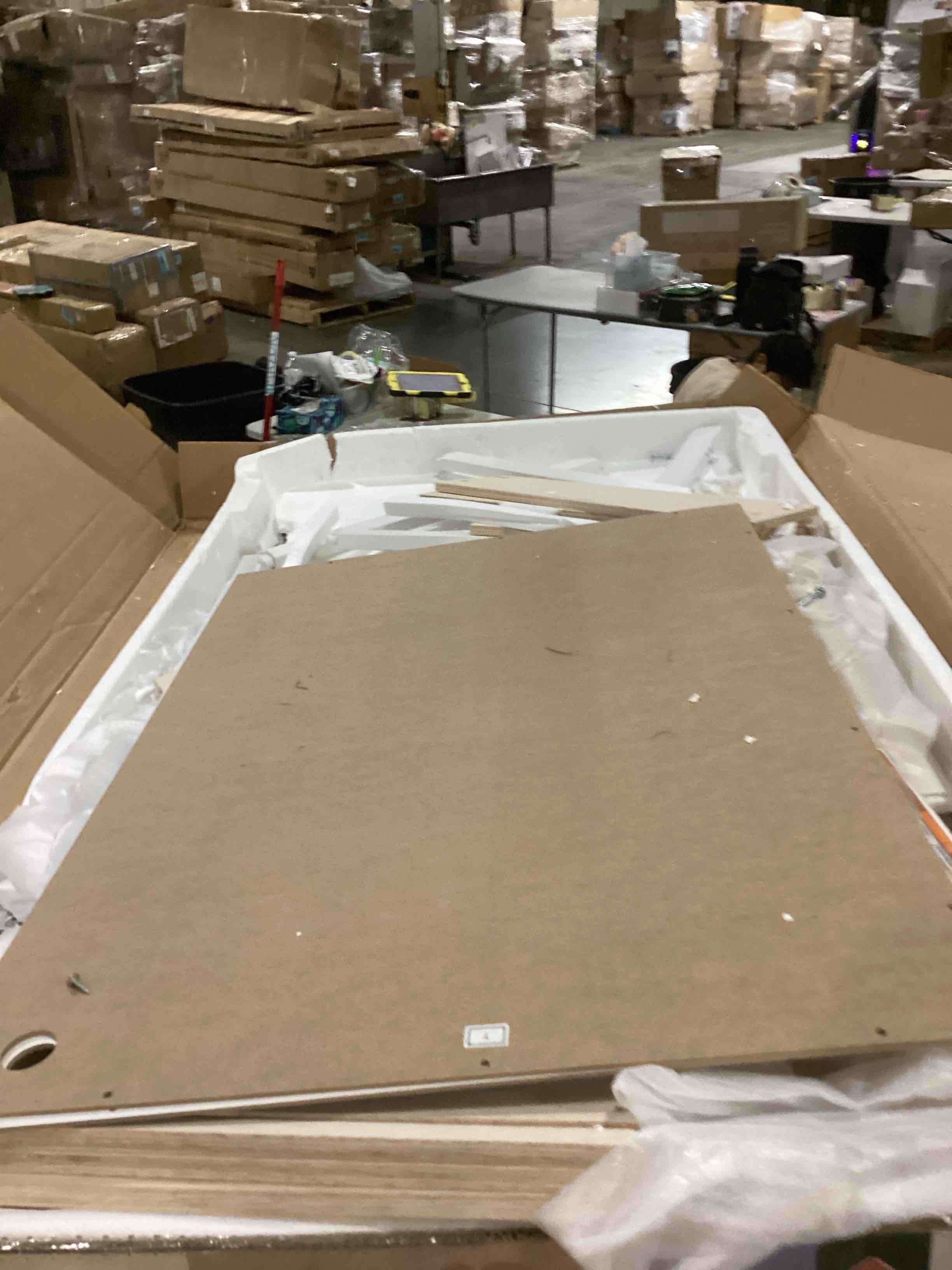 https://s3.amazonaws.com/lotting-images-prod/bidfta/RED5759562_1712325440872.jpeg