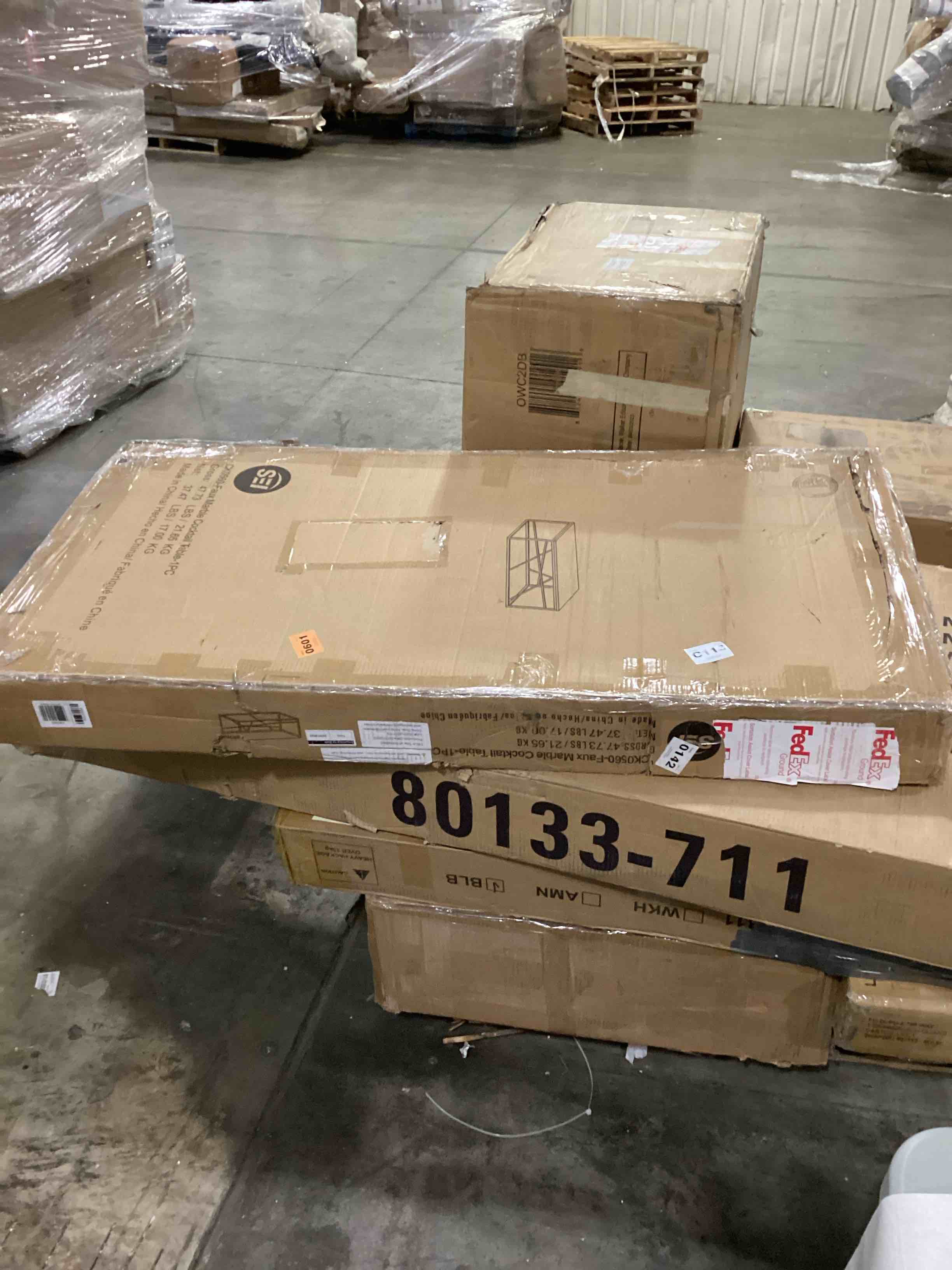 https://s3.amazonaws.com/lotting-images-prod/bidfta/RED5759694_1712598355109.jpeg