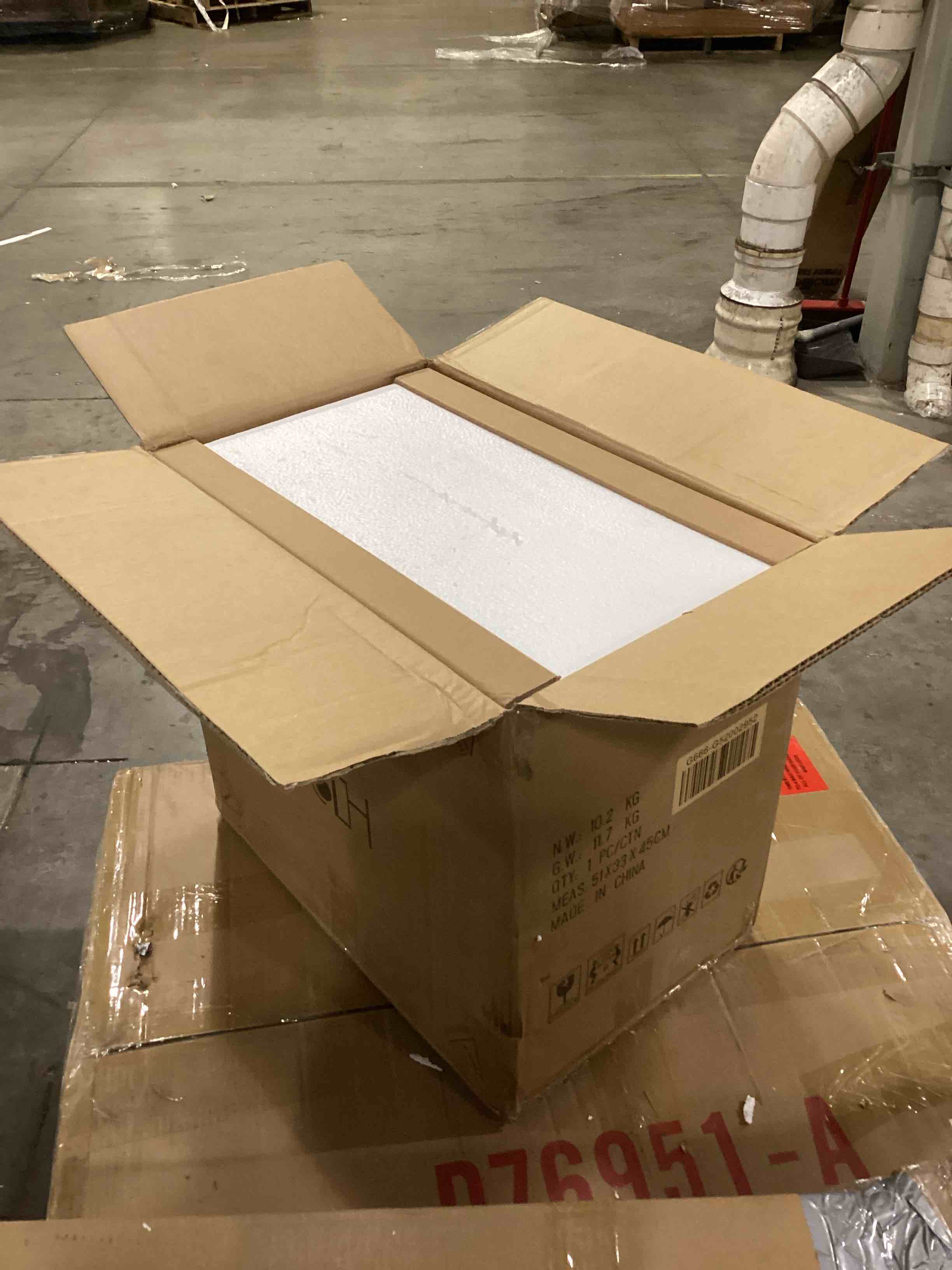 https://s3.amazonaws.com/lotting-images-prod/bidfta/RED5759698_1712601638101.jpeg