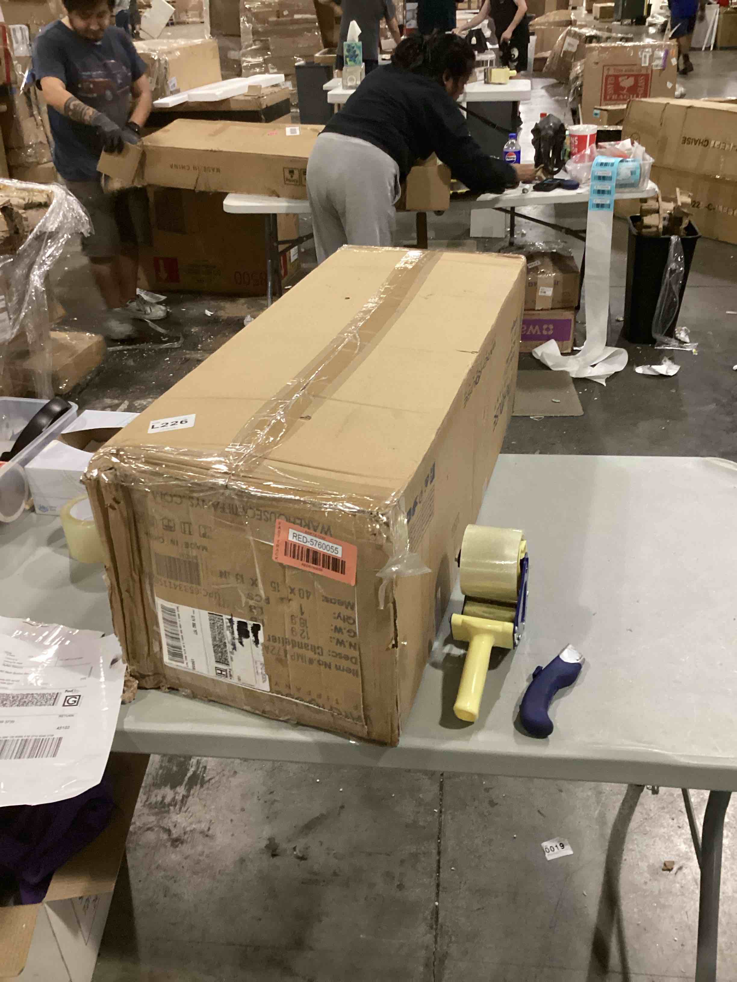 https://s3.amazonaws.com/lotting-images-prod/bidfta/RED5760055_1713293061716.jpeg