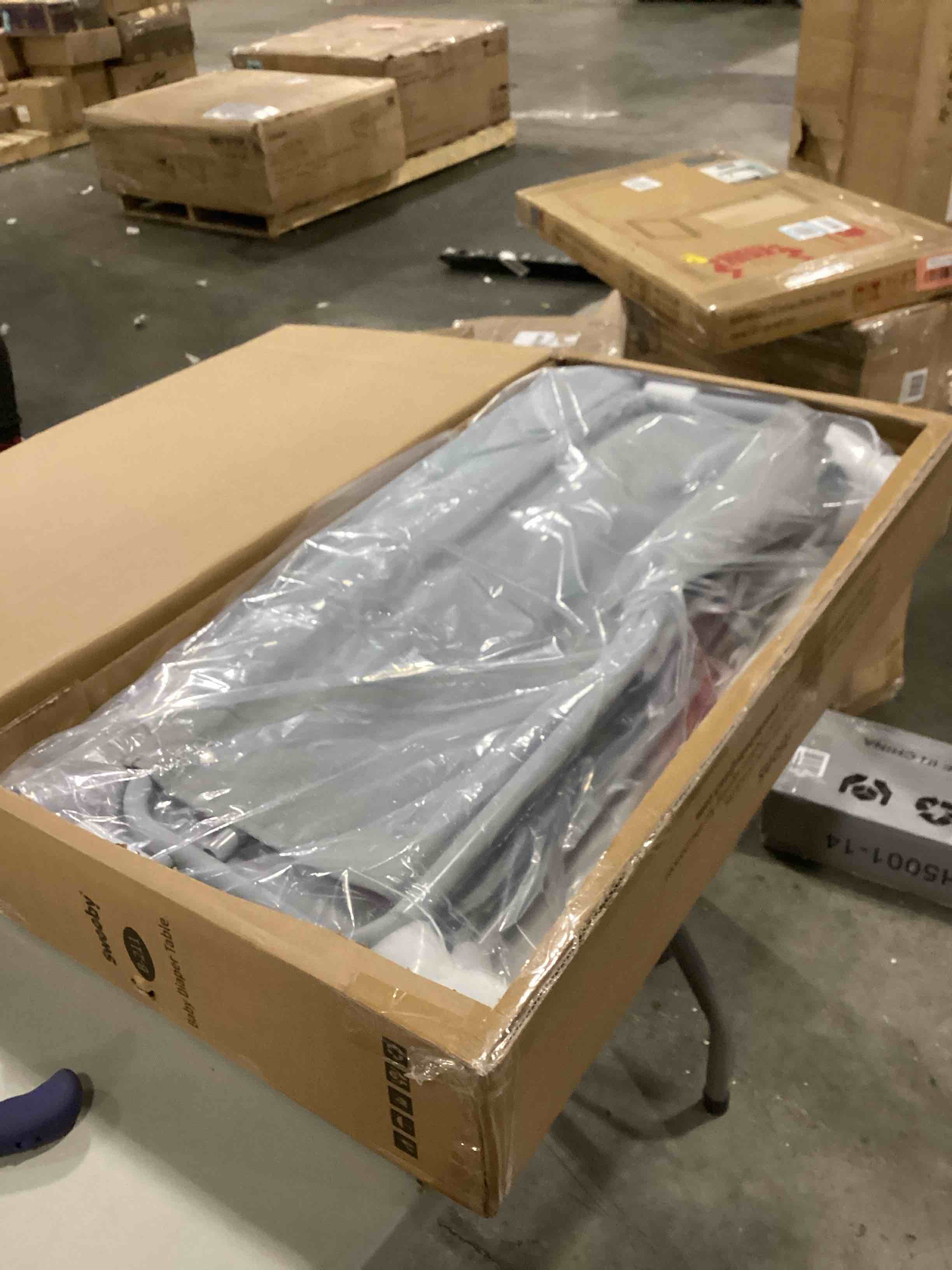https://s3.amazonaws.com/lotting-images-prod/bidfta/RED5760089_1713368438291.jpeg