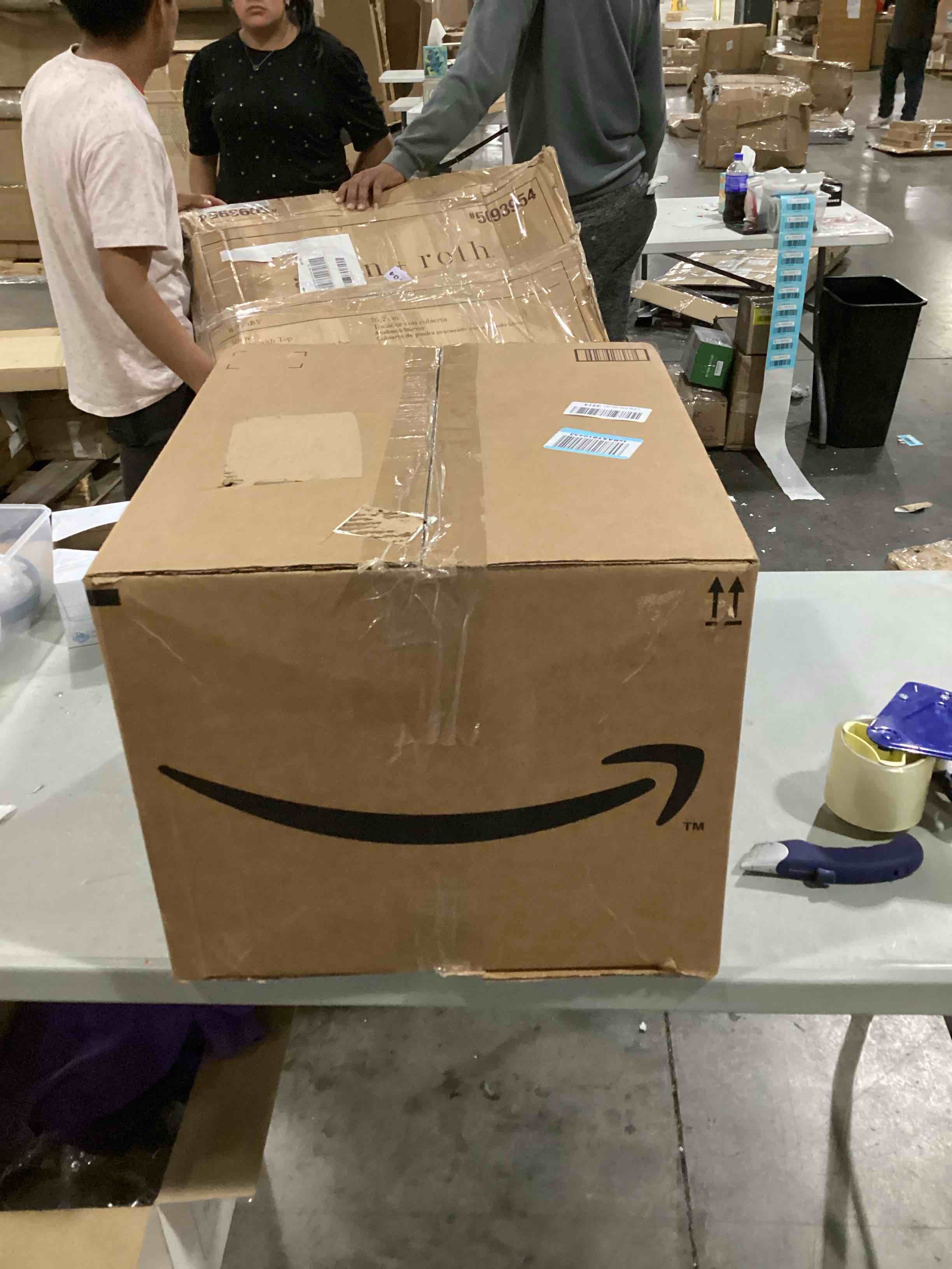 https://s3.amazonaws.com/lotting-images-prod/bidfta/RED5760102_1713373803700.jpeg