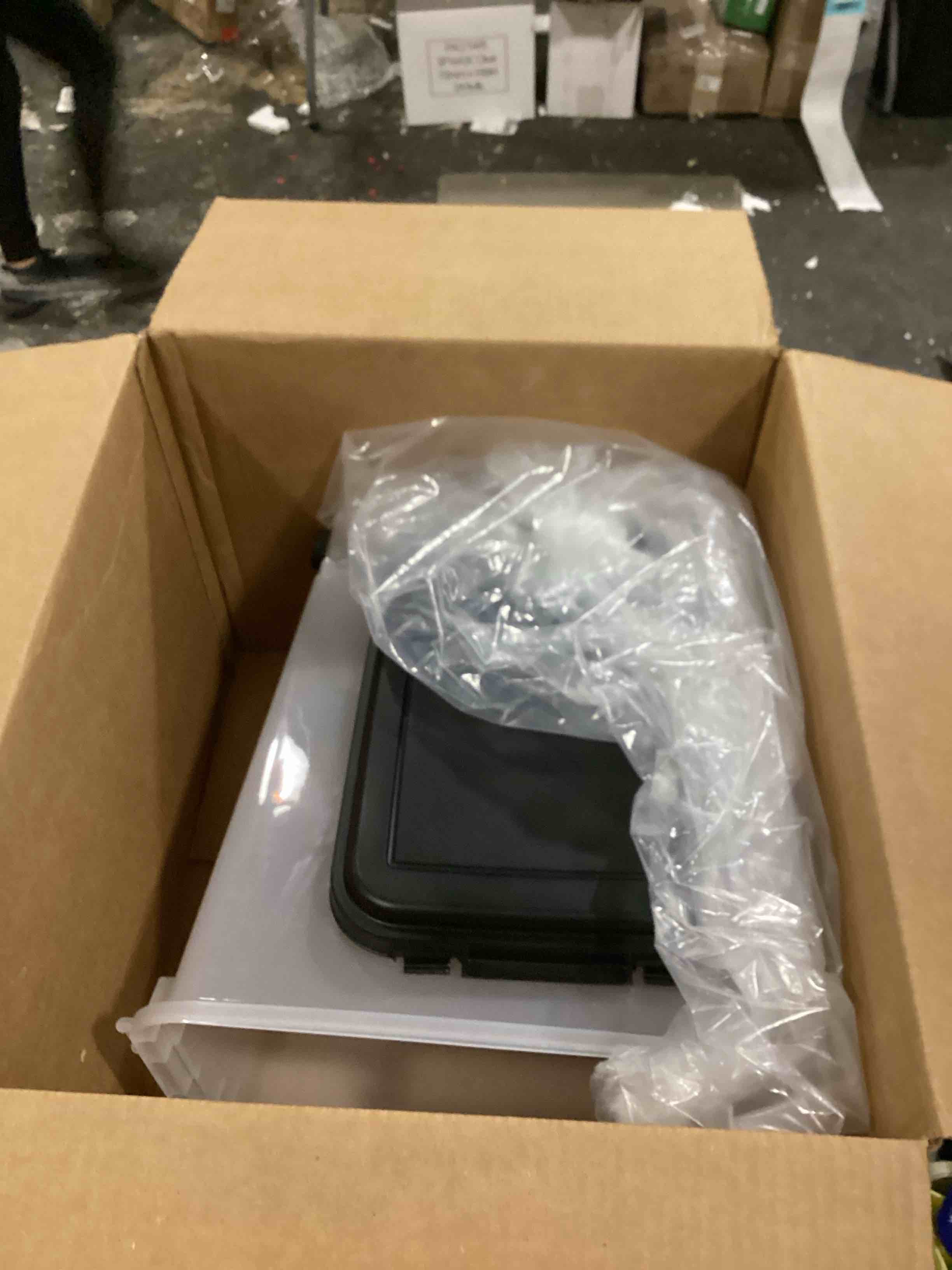 https://s3.amazonaws.com/lotting-images-prod/bidfta/RED5760102_1713373828071.jpeg