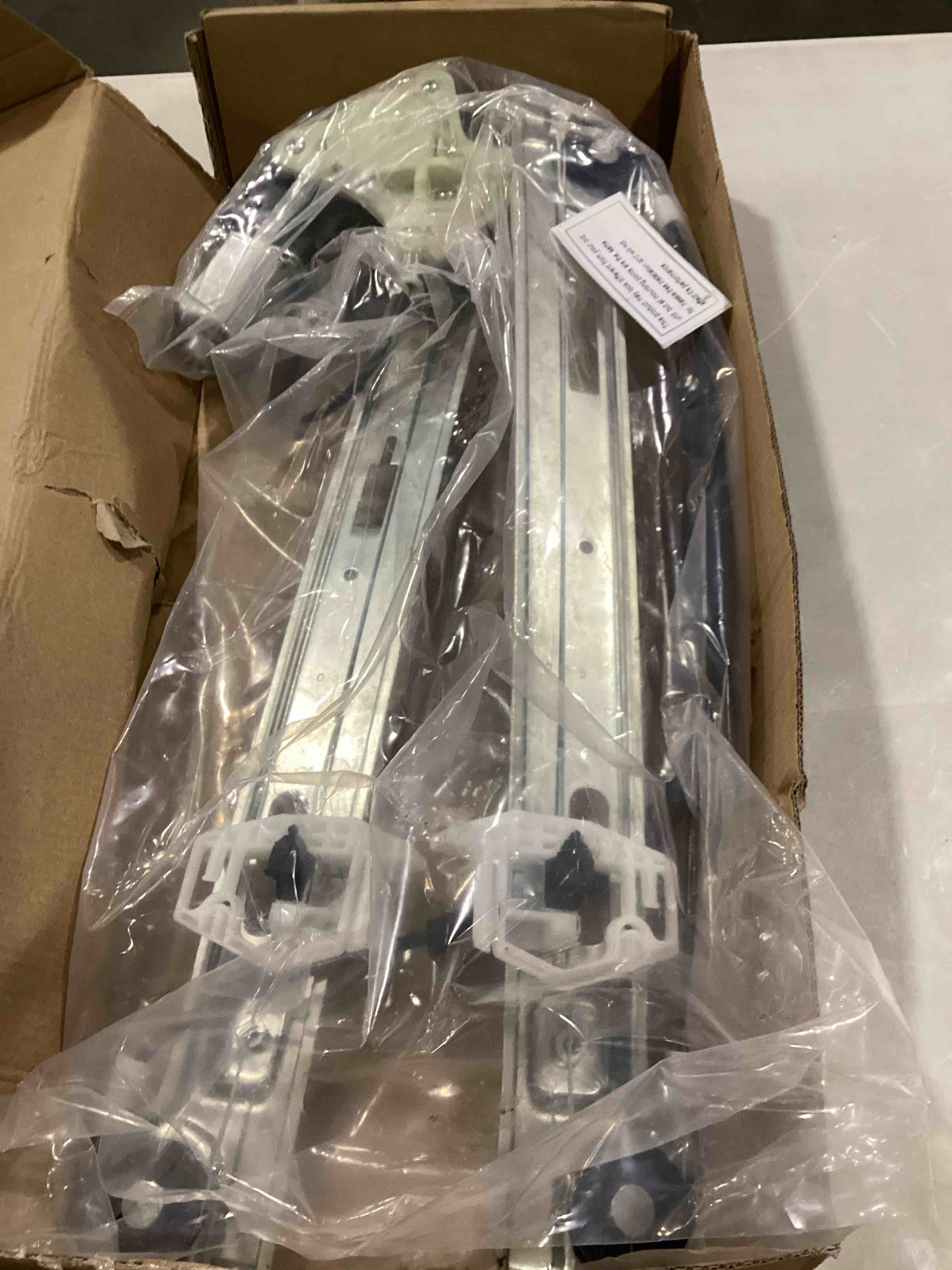 https://s3.amazonaws.com/lotting-images-prod/bidfta/RED5760498_1710509641866.jpeg