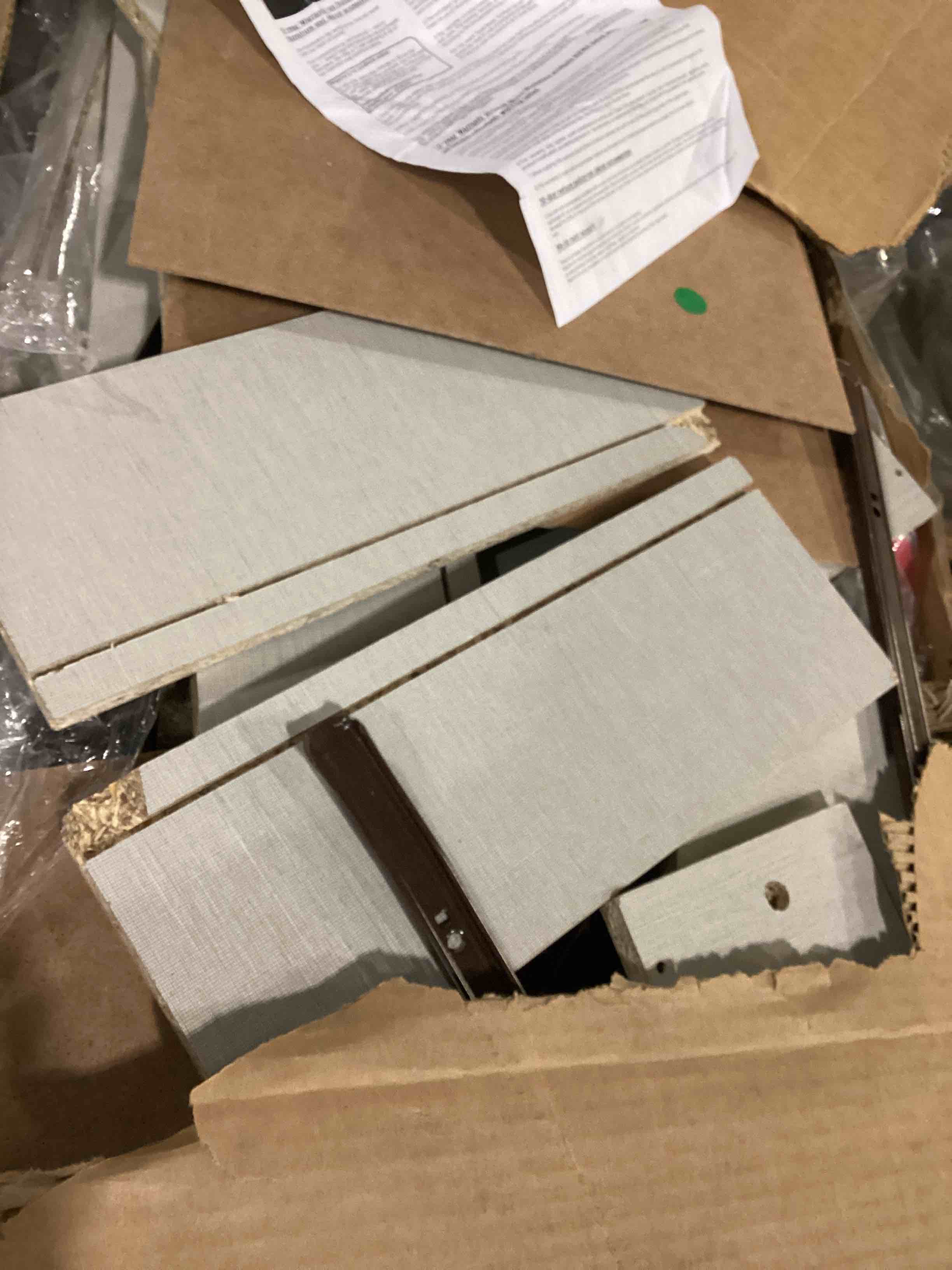 https://s3.amazonaws.com/lotting-images-prod/bidfta/RED5760689_1710854541332.jpeg