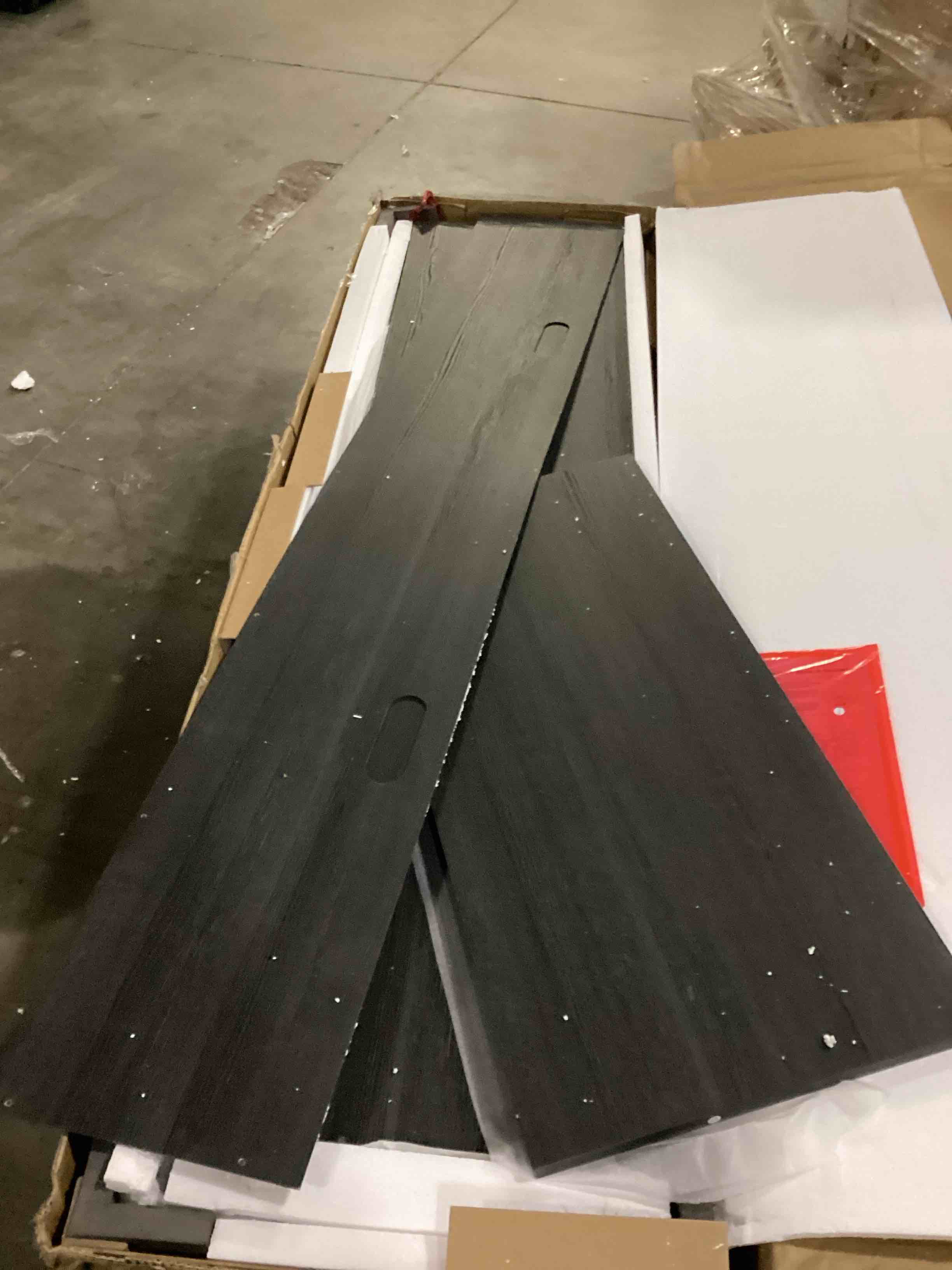 https://s3.amazonaws.com/lotting-images-prod/bidfta/RED5761309_1713194777711.jpeg