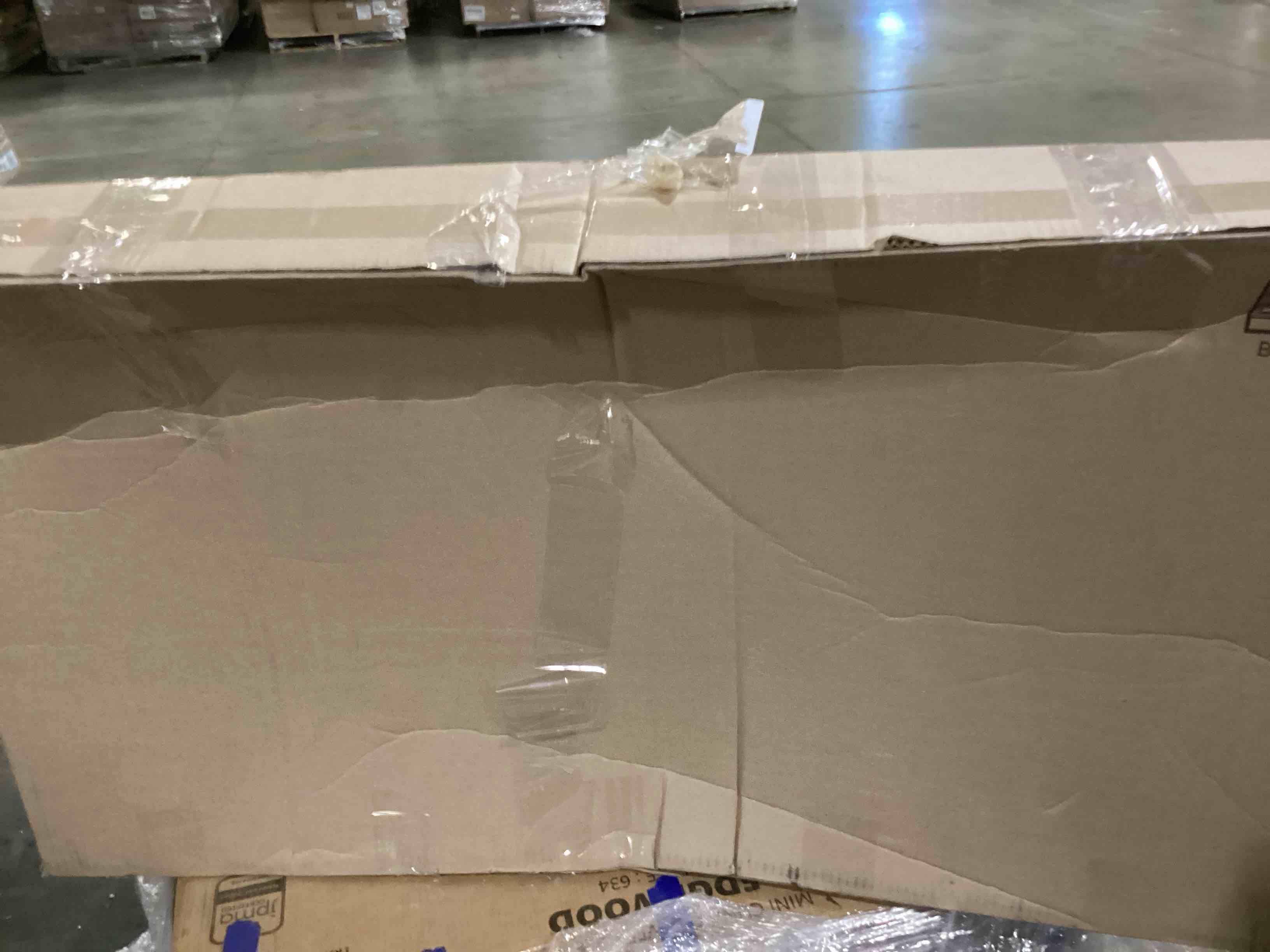 https://s3.amazonaws.com/lotting-images-prod/bidfta/RED5761765_1714670545776.jpeg