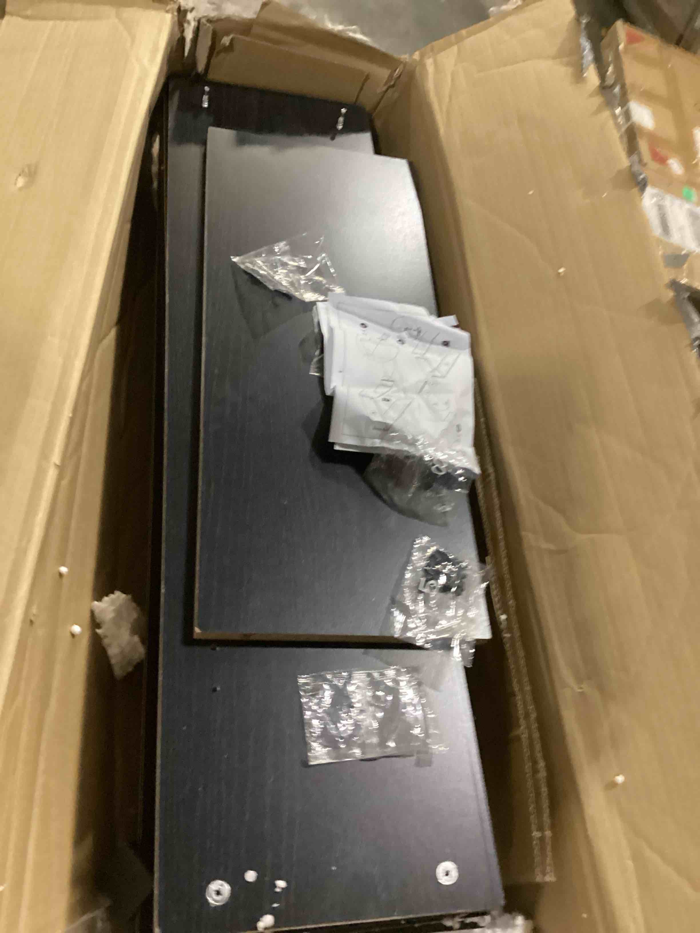 https://s3.amazonaws.com/lotting-images-prod/bidfta/RED5761791_1714677050940.jpeg