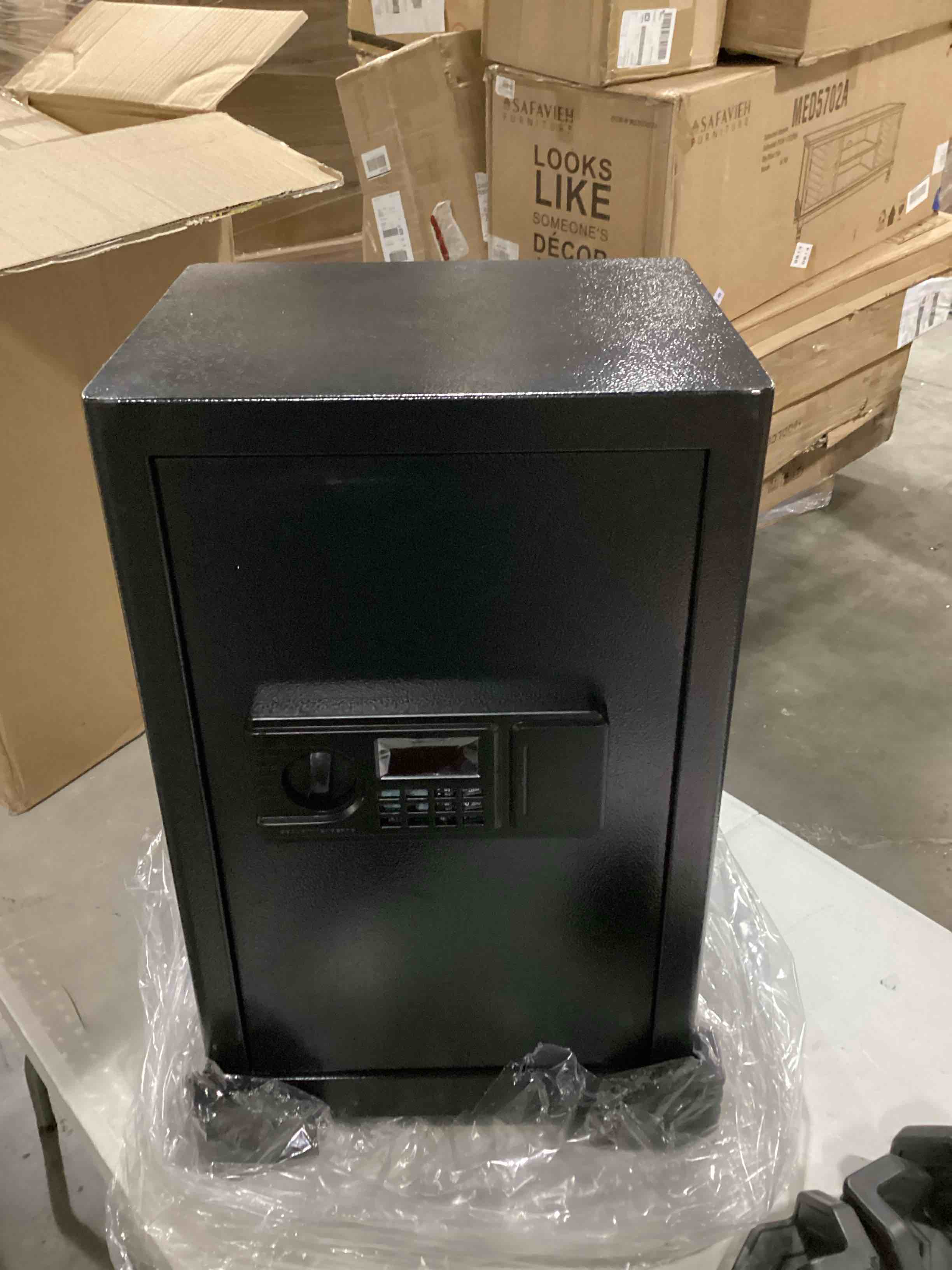 https://s3.amazonaws.com/lotting-images-prod/bidfta/RED5761825_1714741581622.jpeg