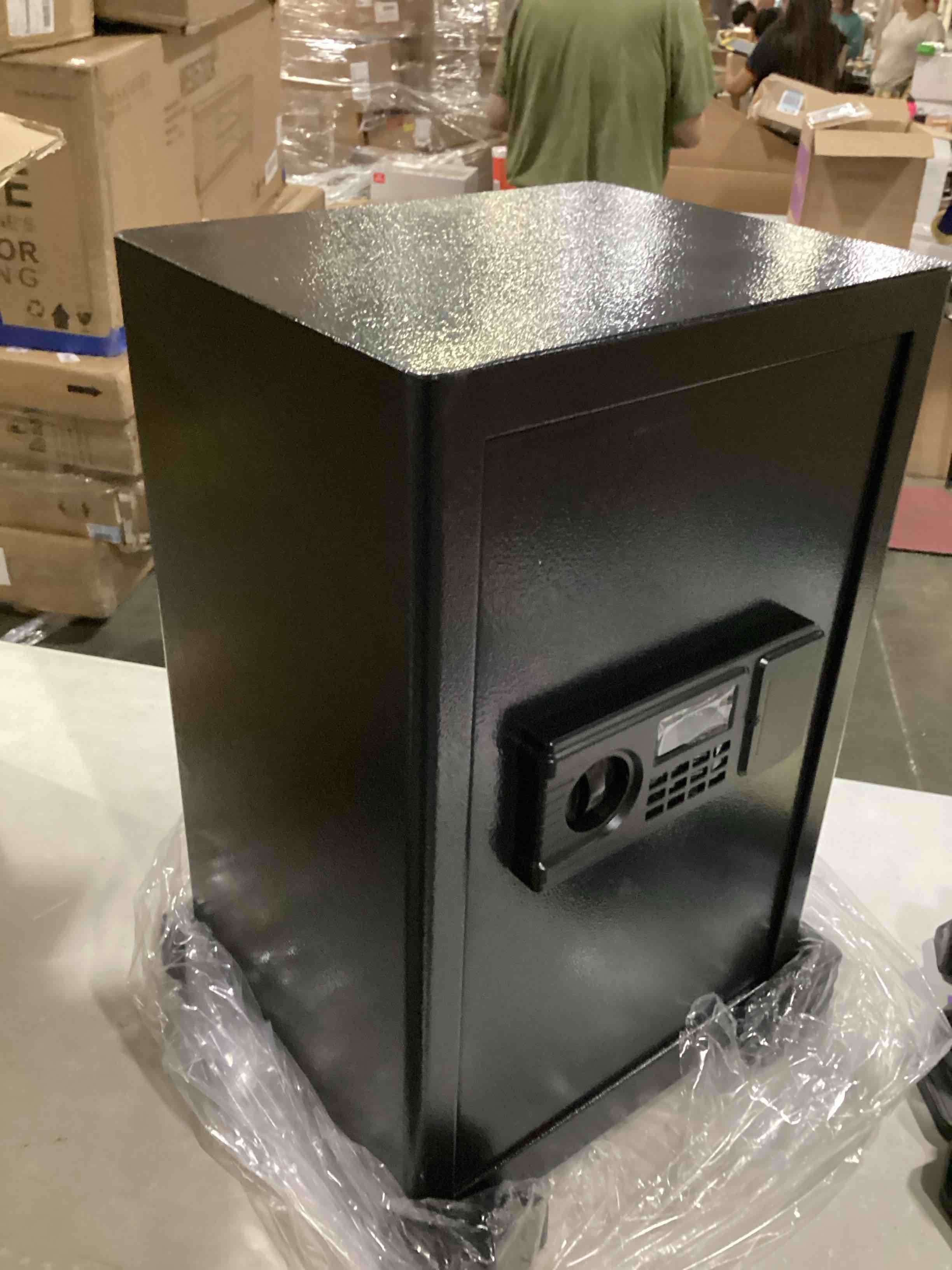 https://s3.amazonaws.com/lotting-images-prod/bidfta/RED5761825_1714741597118.jpeg