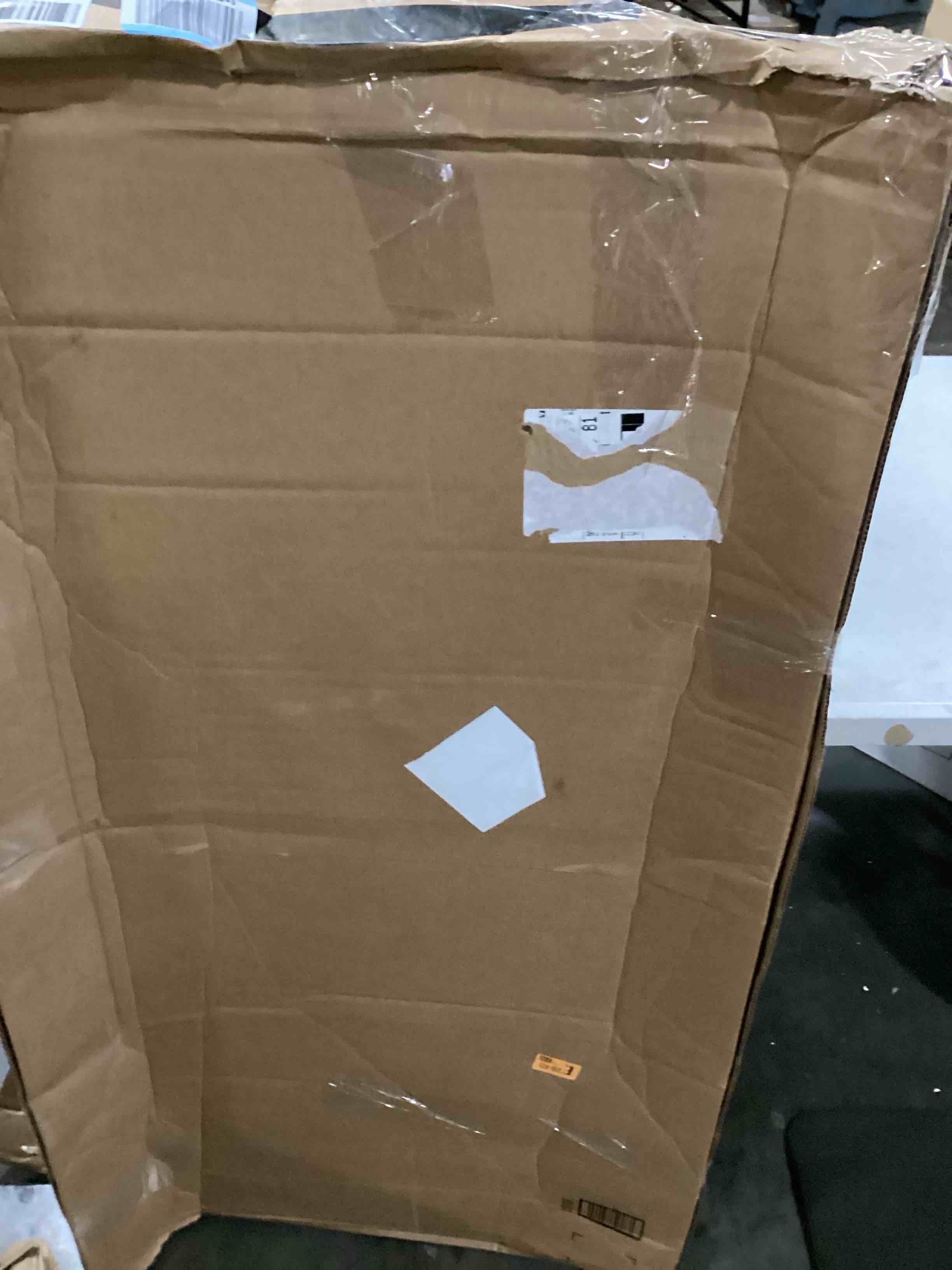 https://s3.amazonaws.com/lotting-images-prod/bidfta/RED5761855_1714750545651.jpeg