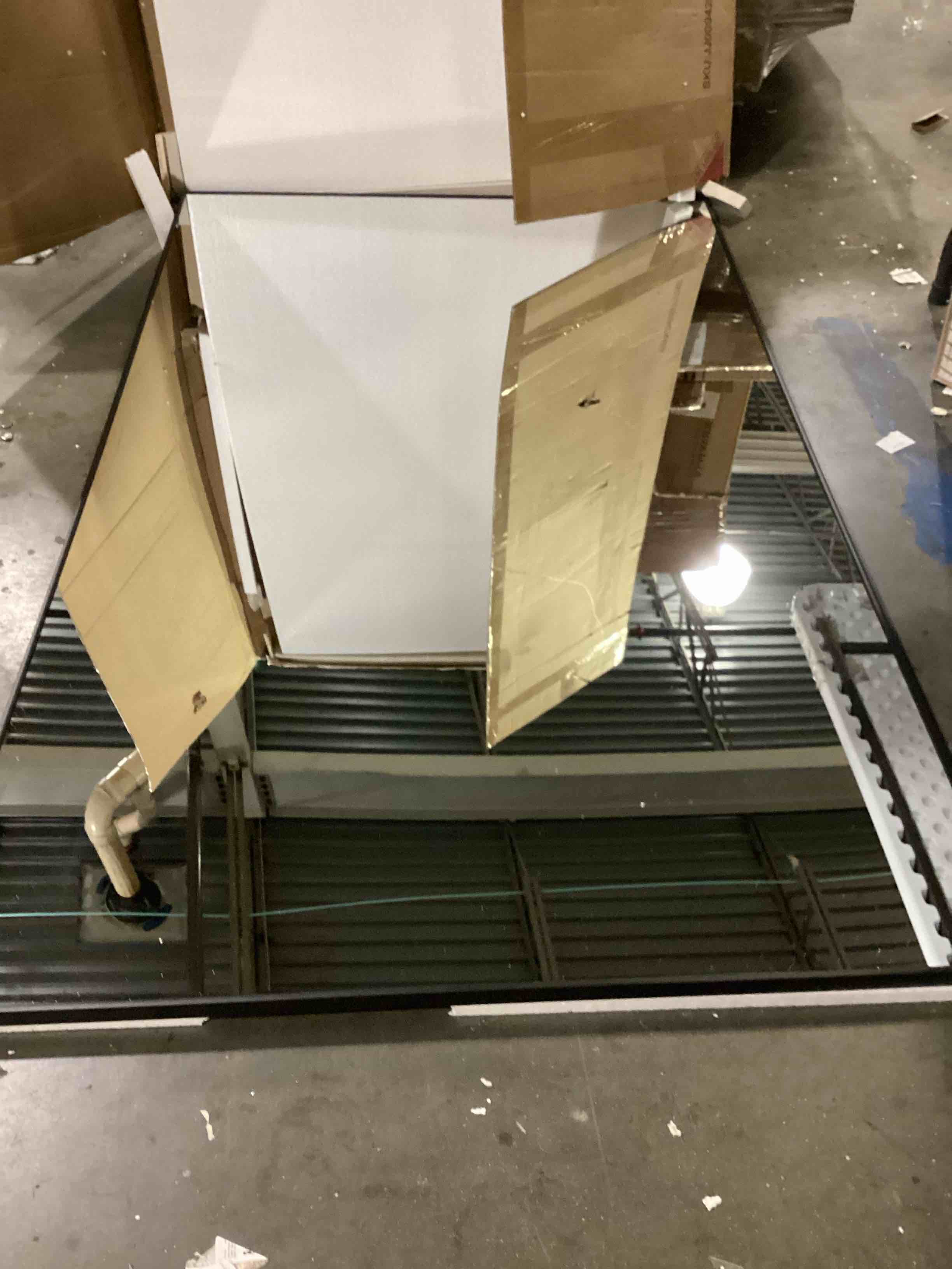 https://s3.amazonaws.com/lotting-images-prod/bidfta/RED5762458_1713294034938.jpeg