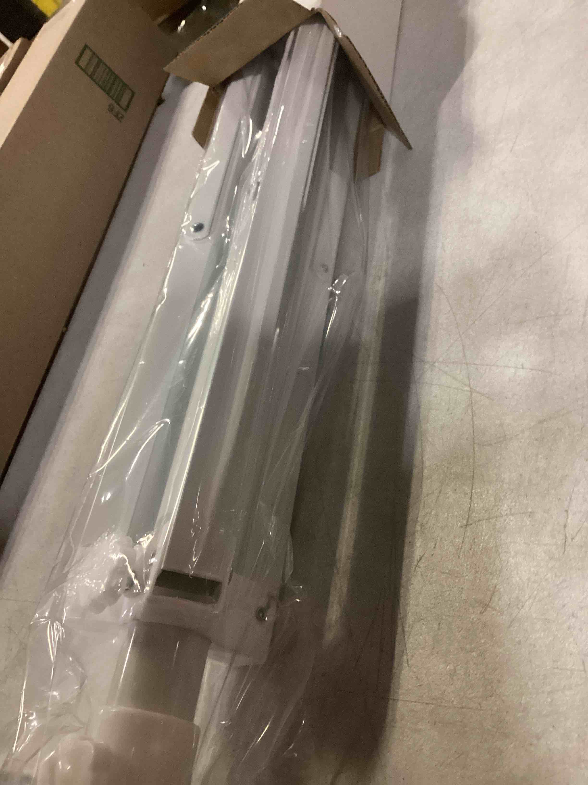 https://s3.amazonaws.com/lotting-images-prod/bidfta/RED5763103_1713800623738.jpeg
