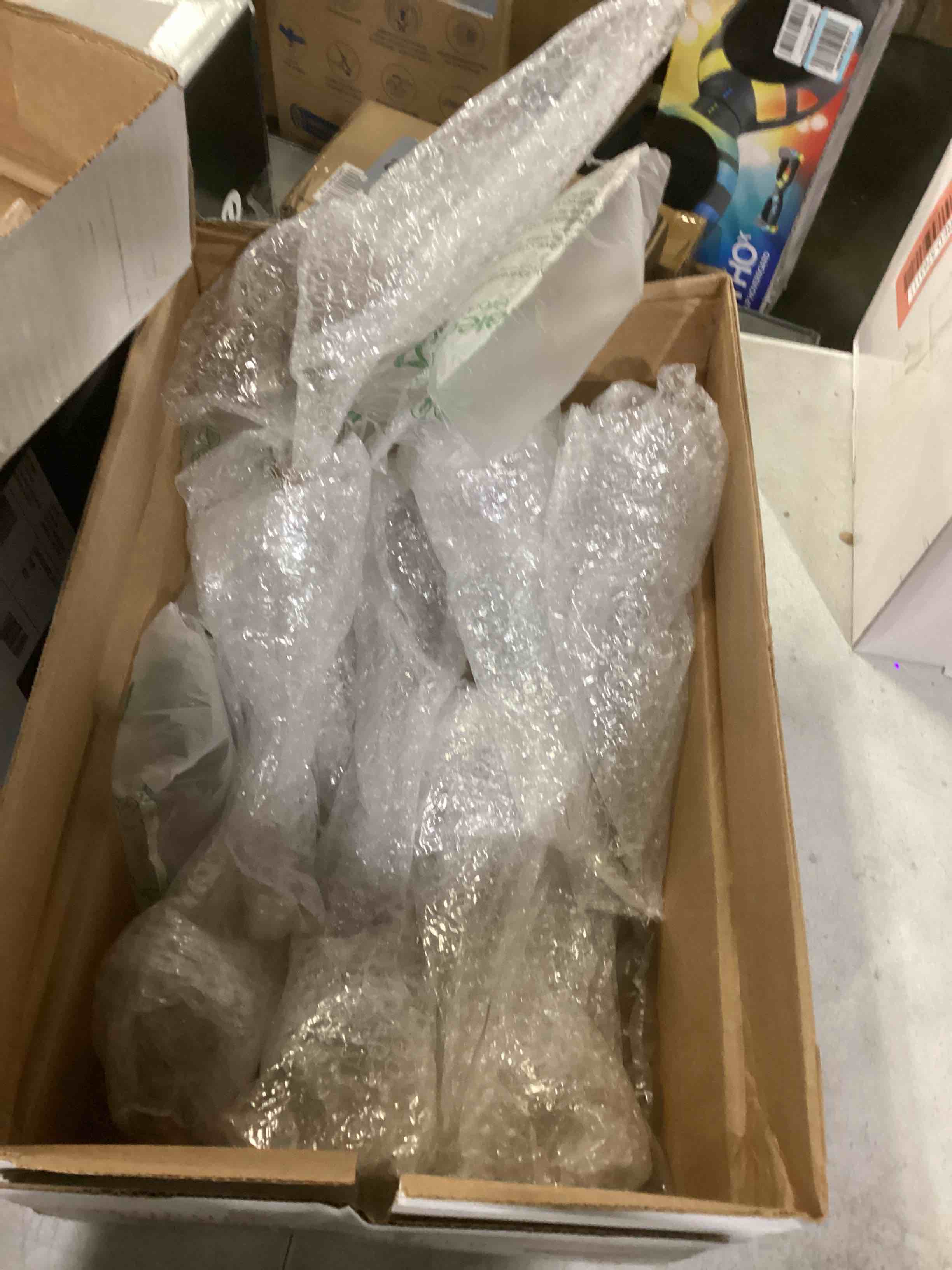 https://s3.amazonaws.com/lotting-images-prod/bidfta/RED5763399_1713983810114.jpeg