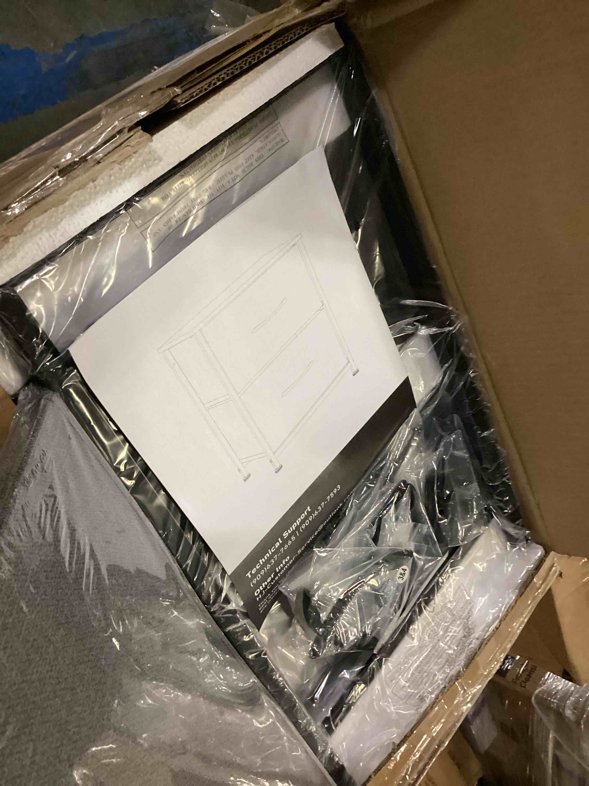 https://s3.amazonaws.com/lotting-images-prod/bidfta/RED5763418_1714043731615.jpeg