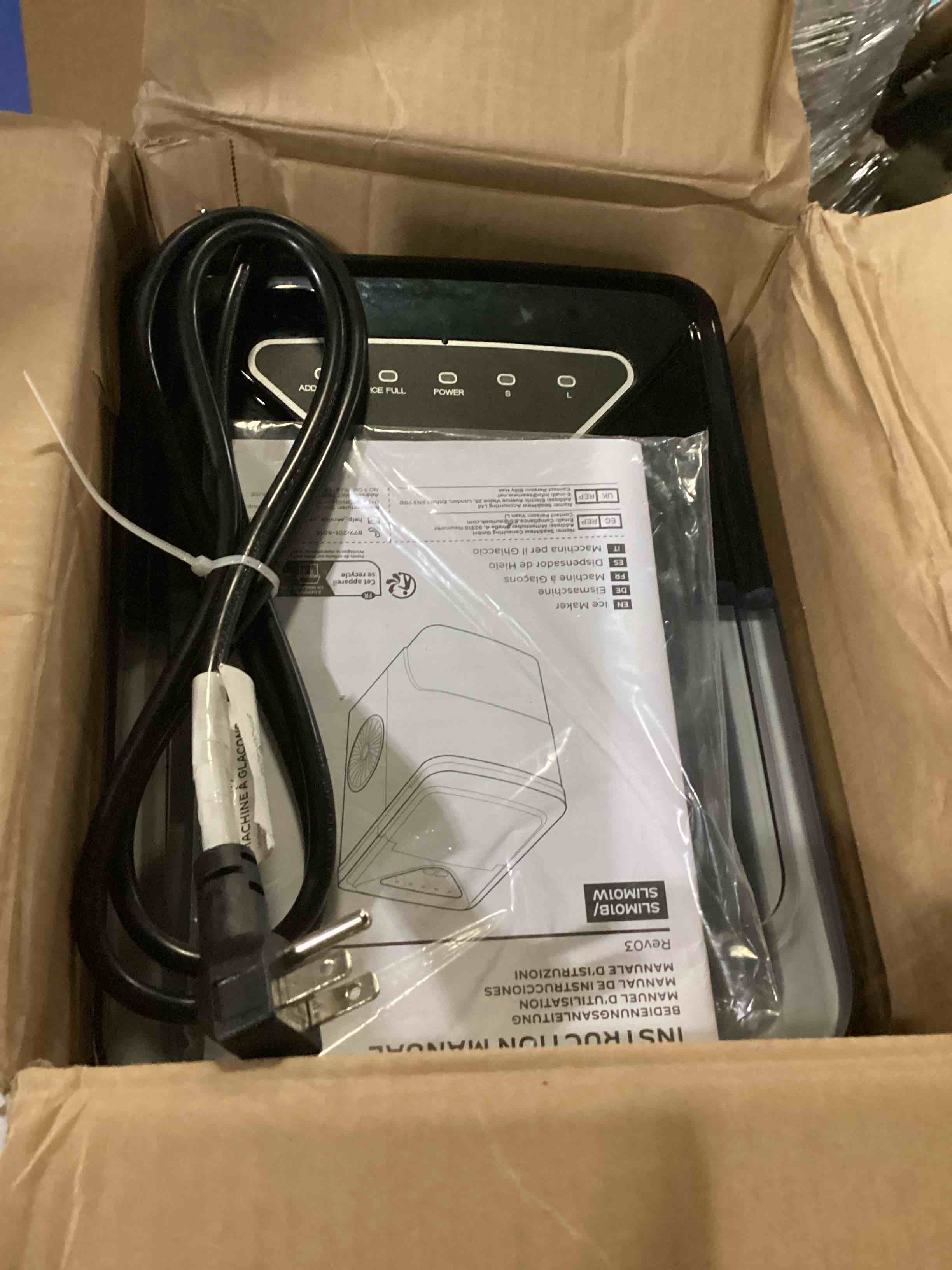 https://s3.amazonaws.com/lotting-images-prod/bidfta/RED5763429_1714045581299.jpeg
