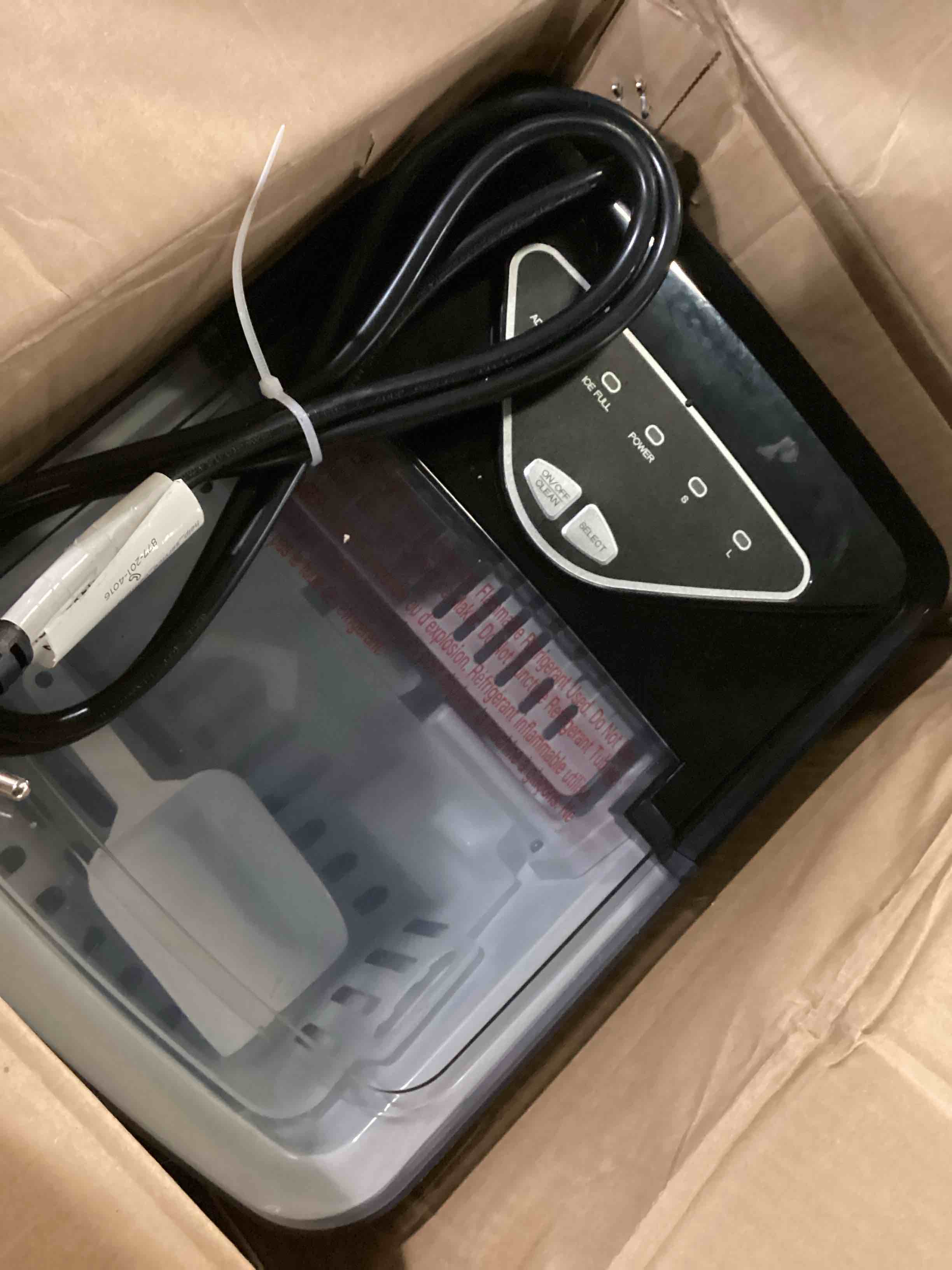 https://s3.amazonaws.com/lotting-images-prod/bidfta/RED5763429_1714045585553.jpeg