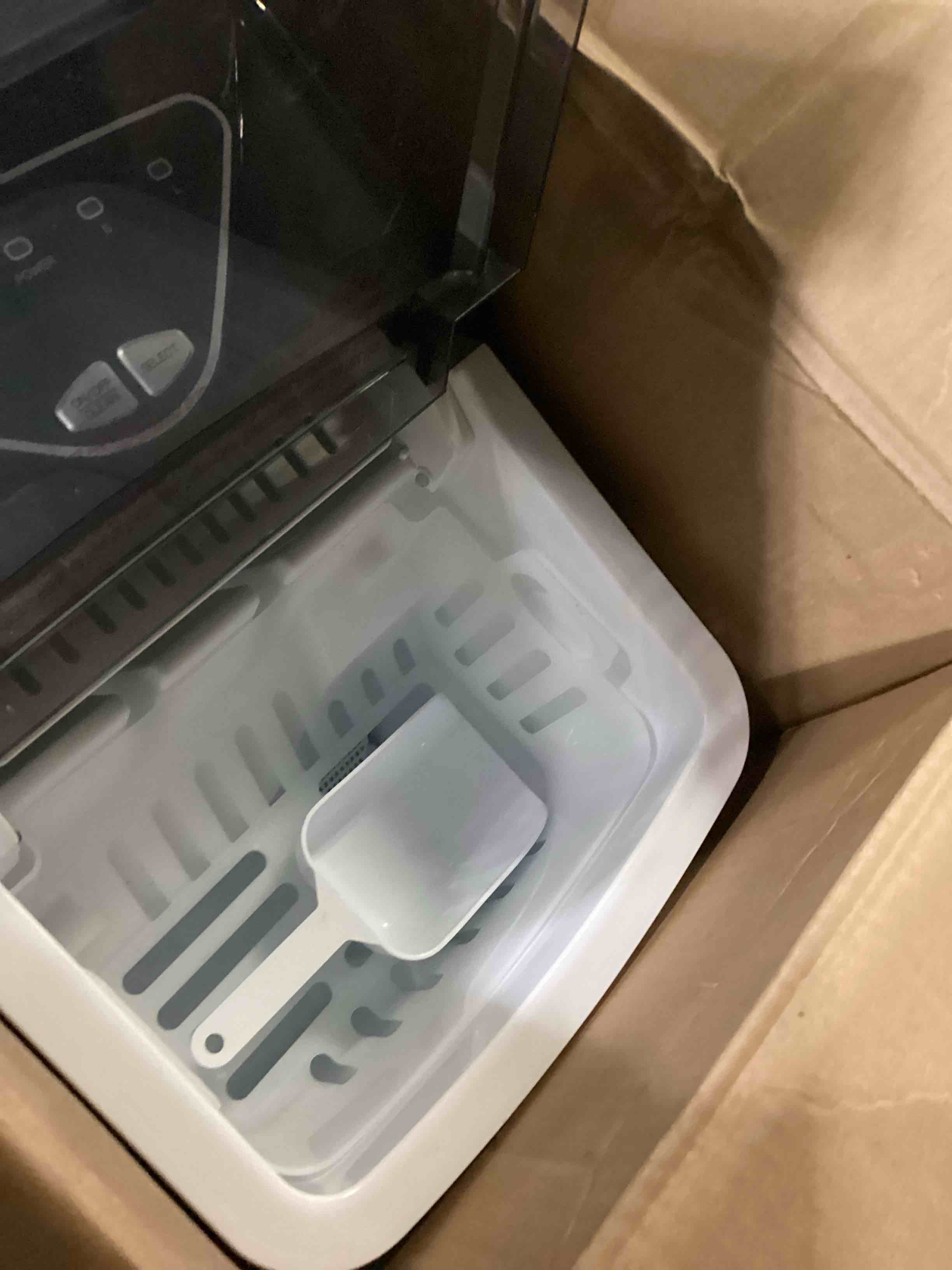 https://s3.amazonaws.com/lotting-images-prod/bidfta/RED5763429_1714045596639.jpeg