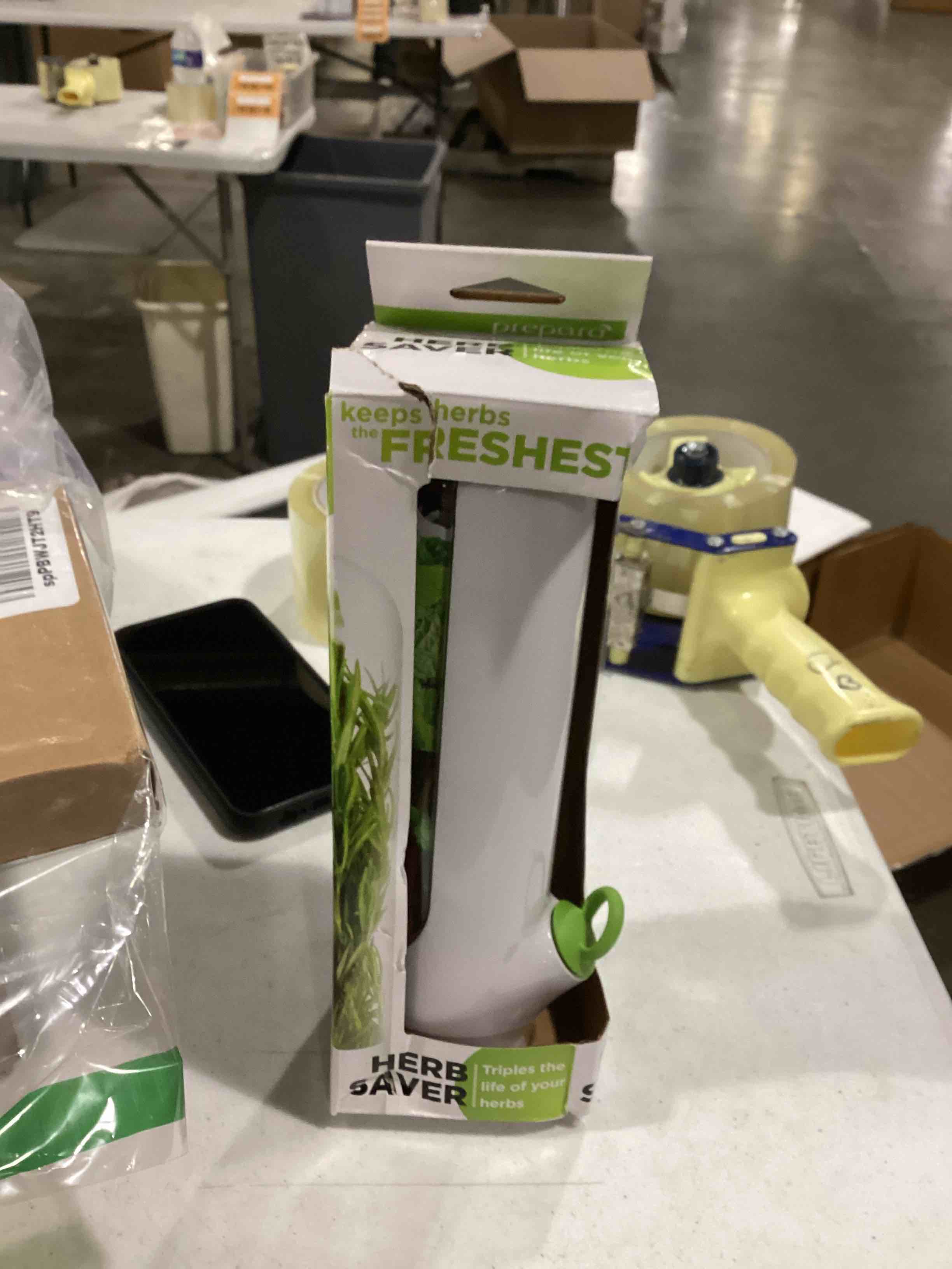 https://s3.amazonaws.com/lotting-images-prod/bidfta/RED5766618_1713525479970.jpeg