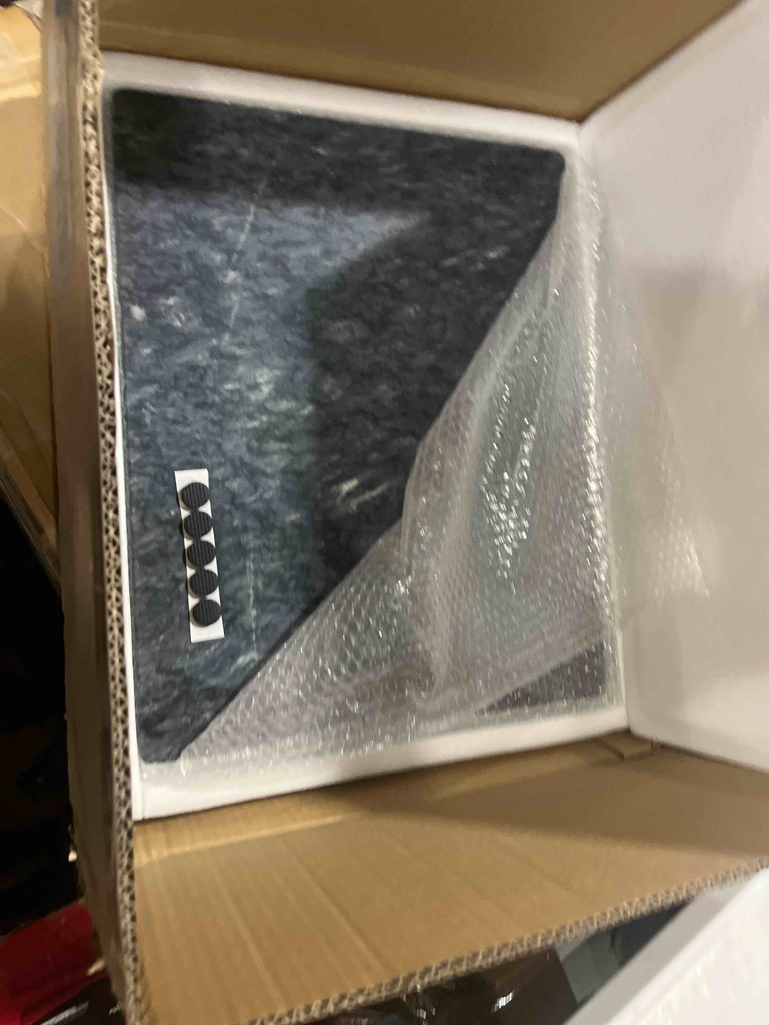 https://s3.amazonaws.com/lotting-images-prod/bidfta/RED5767458_1715022434463.jpeg
