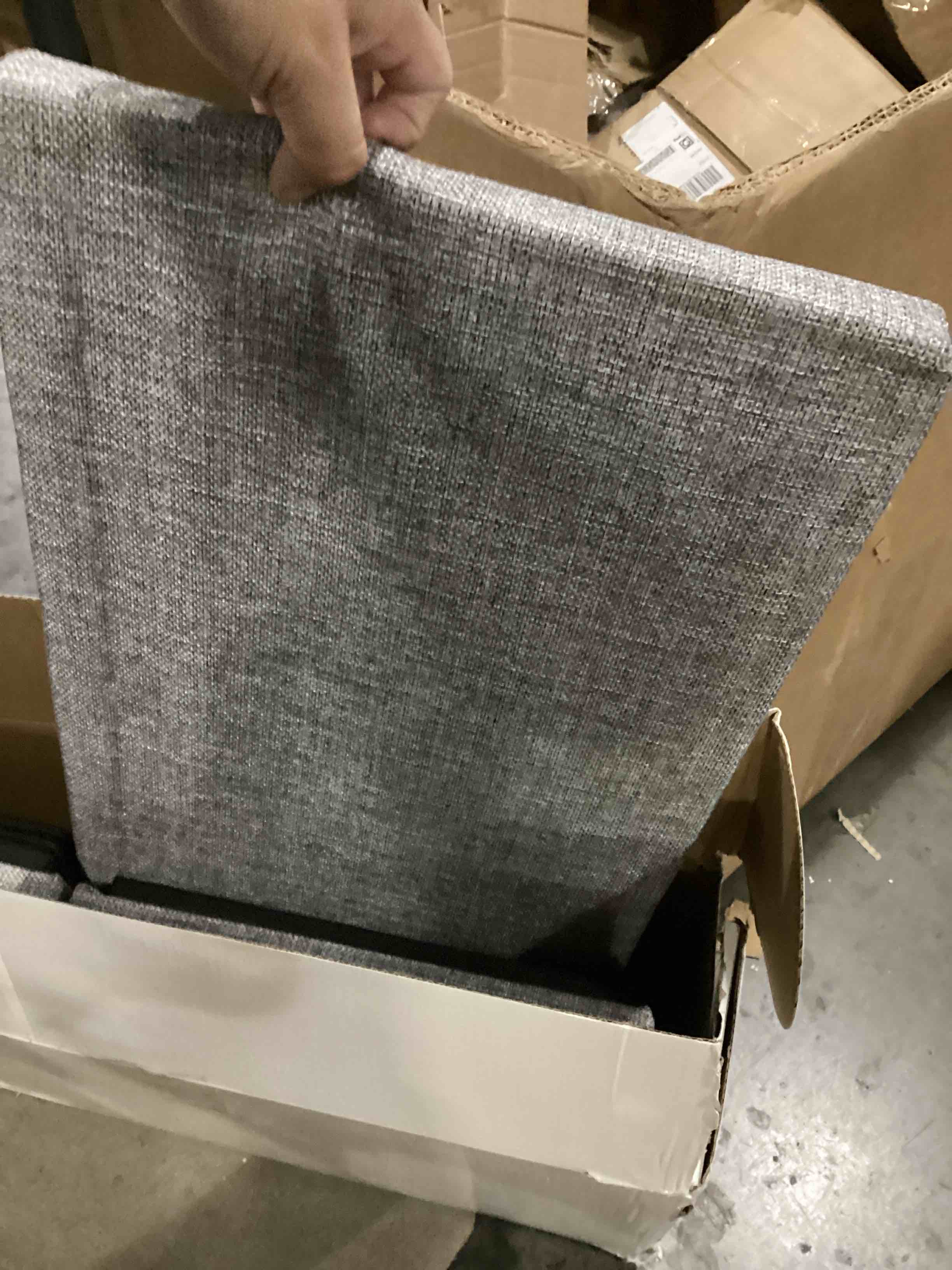 https://s3.amazonaws.com/lotting-images-prod/bidfta/RED5767643_1715885159730.jpeg