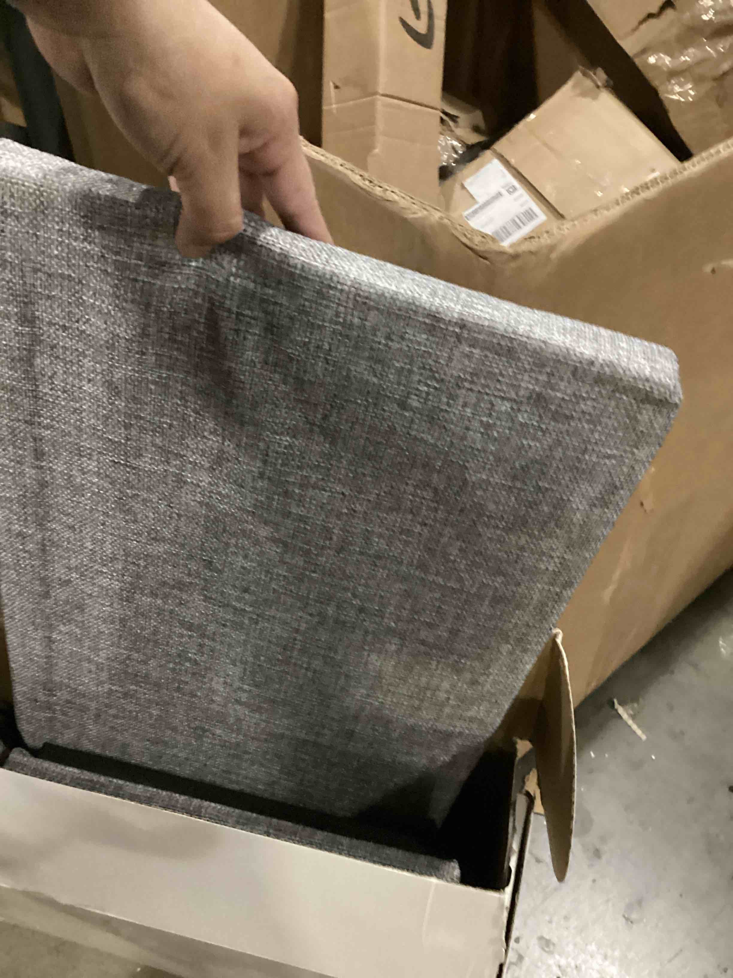 https://s3.amazonaws.com/lotting-images-prod/bidfta/RED5767643_1715885162803.jpeg