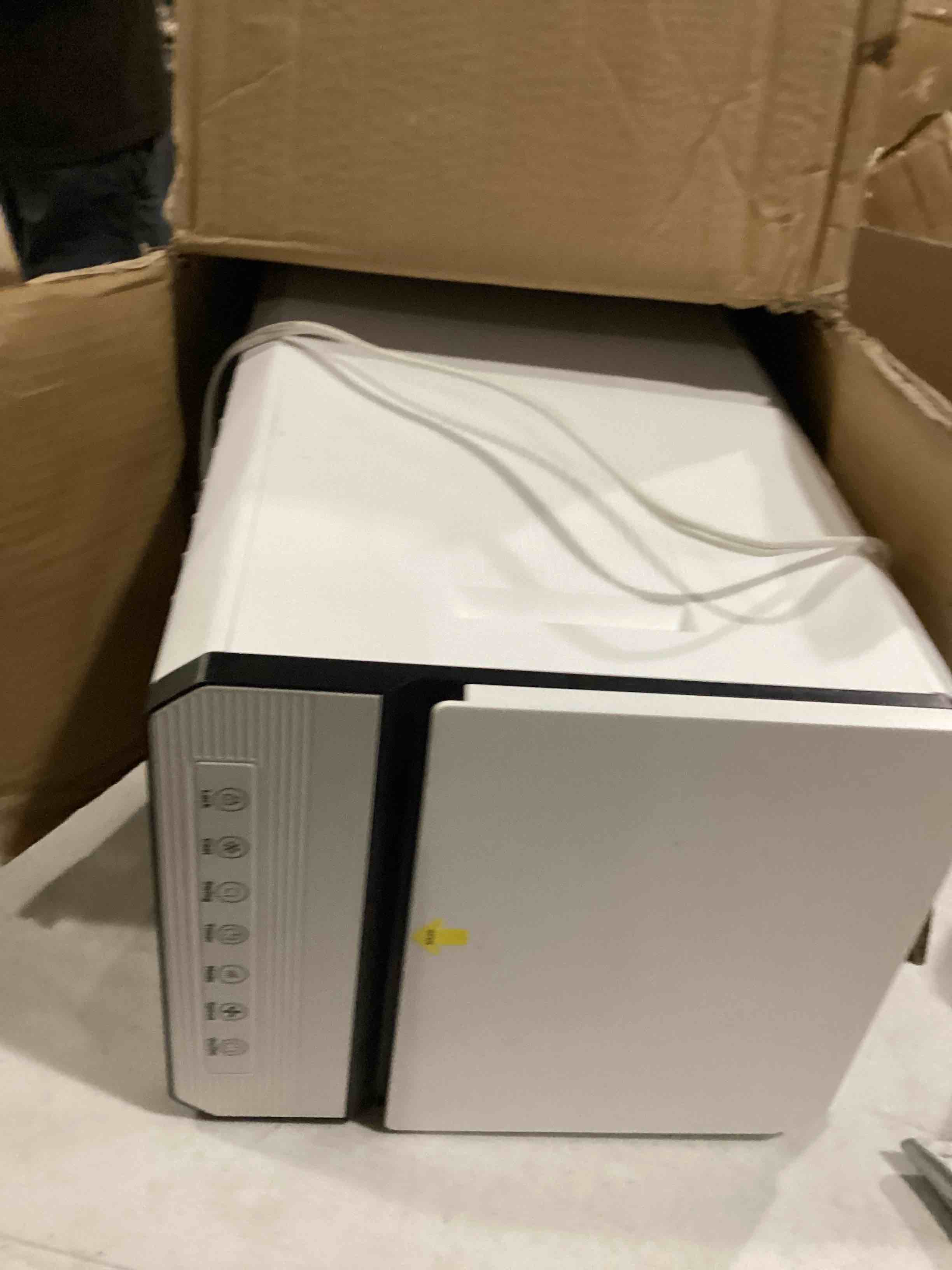 https://s3.amazonaws.com/lotting-images-prod/bidfta/RED5767742_1716031058690.jpeg