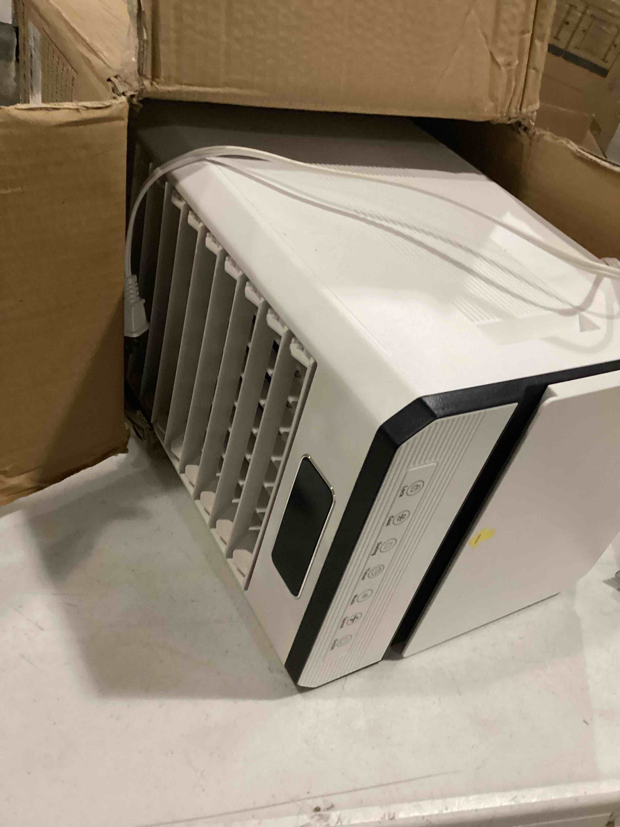 https://s3.amazonaws.com/lotting-images-prod/bidfta/RED5767742_1716031065661.jpeg