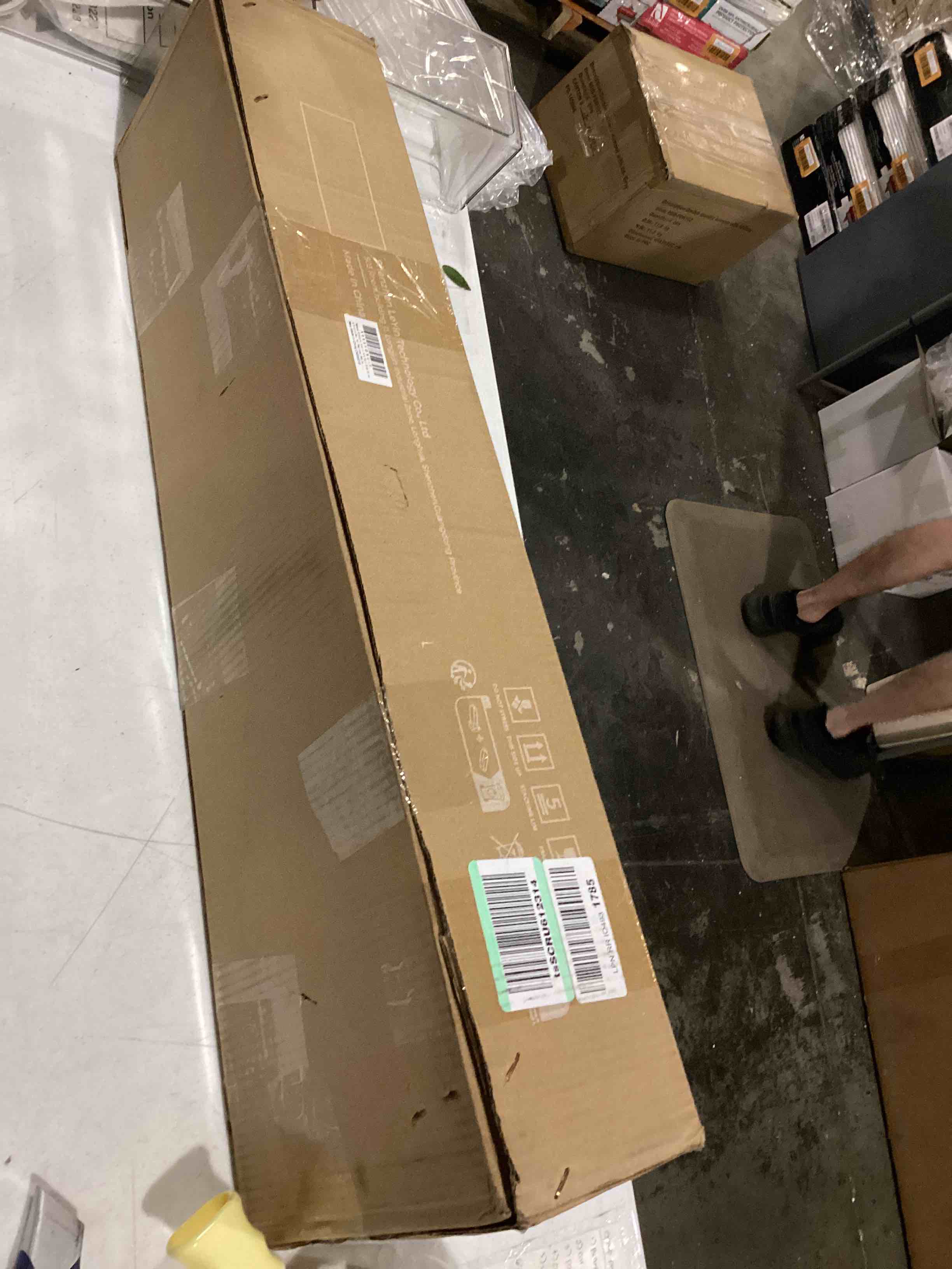 https://s3.amazonaws.com/lotting-images-prod/bidfta/RED5767743_1716031151796.jpeg