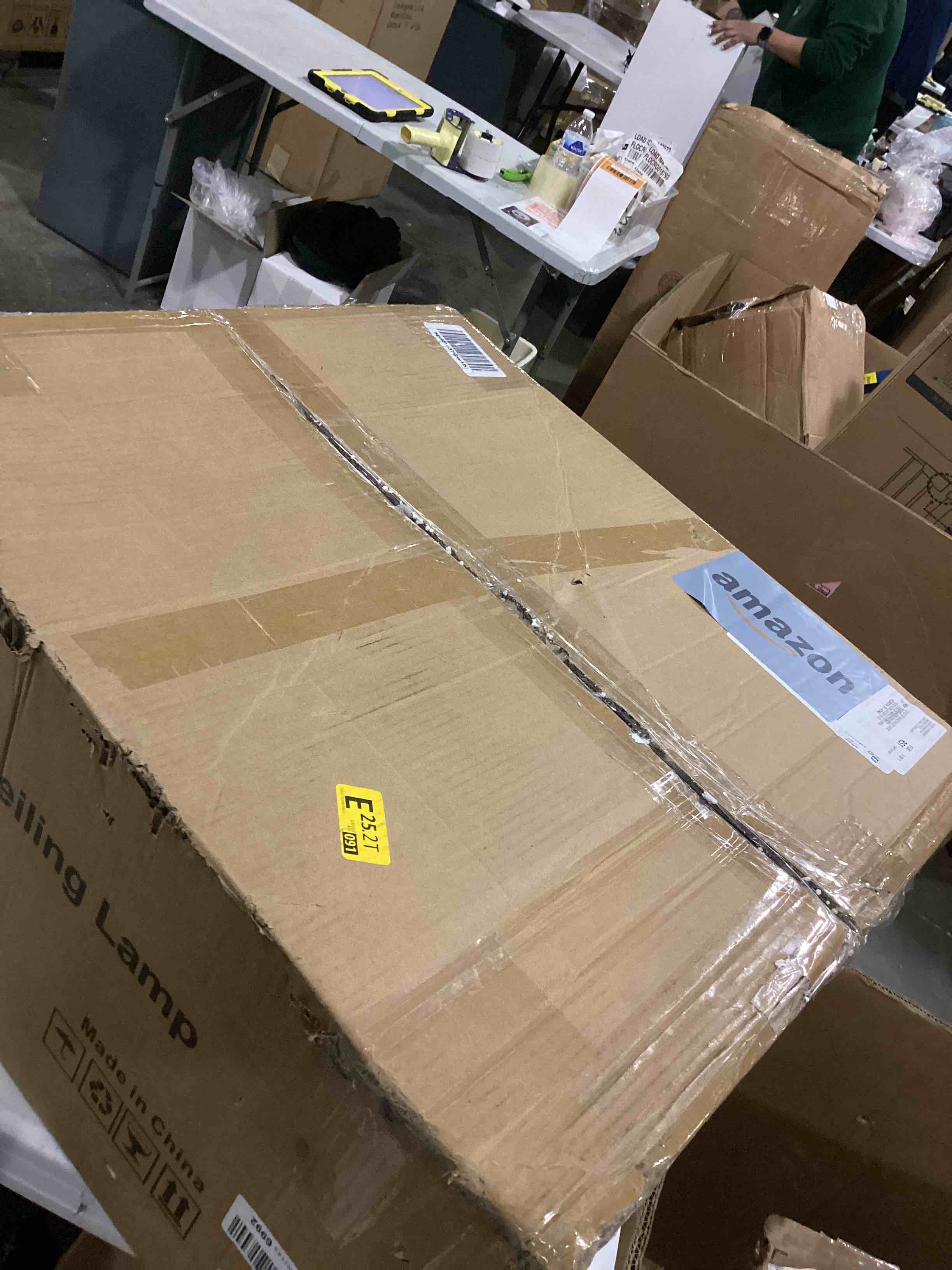 https://s3.amazonaws.com/lotting-images-prod/bidfta/RED5767750_1716032164059.jpeg