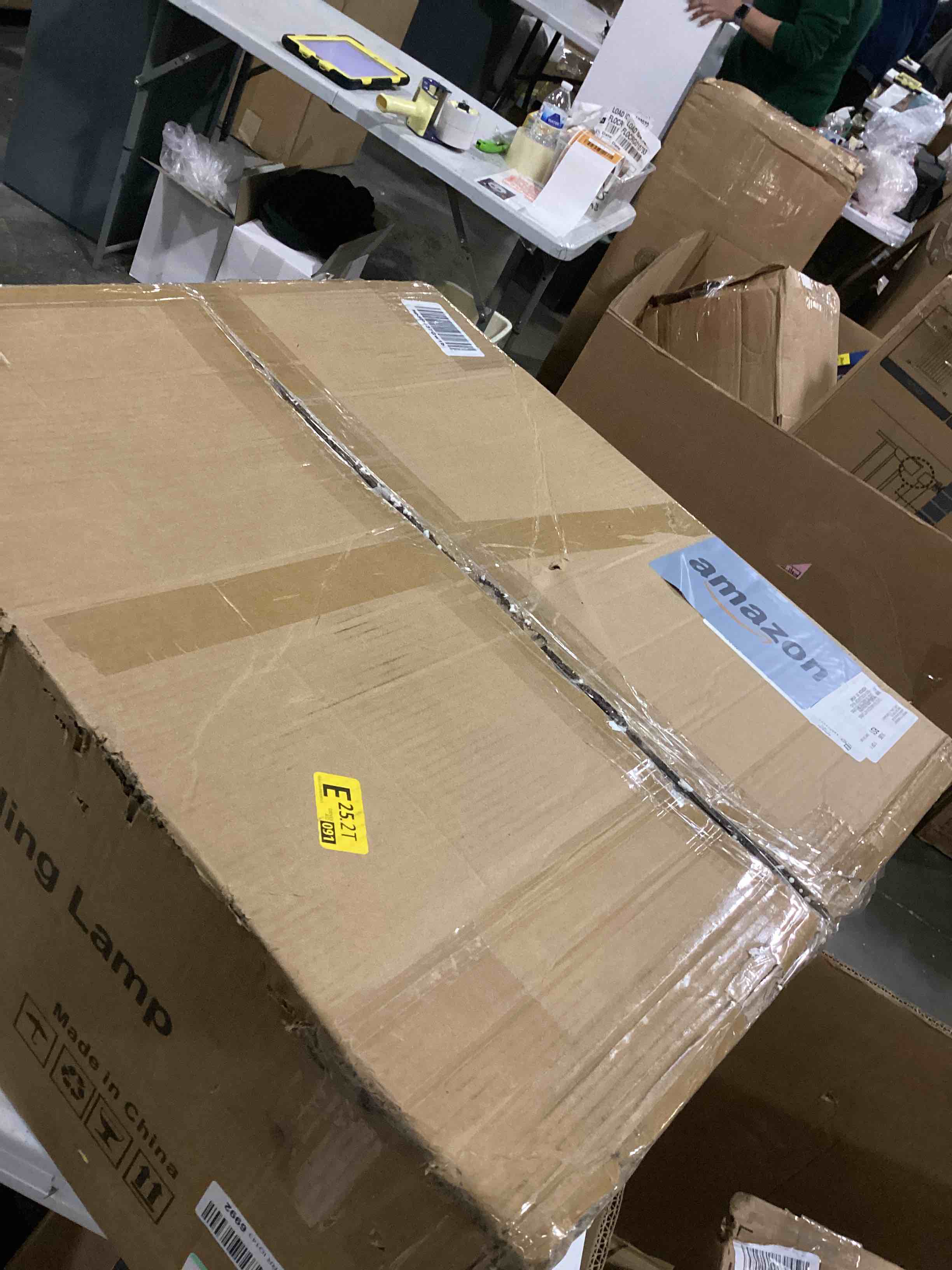 https://s3.amazonaws.com/lotting-images-prod/bidfta/RED5767750_1716032165058.jpeg