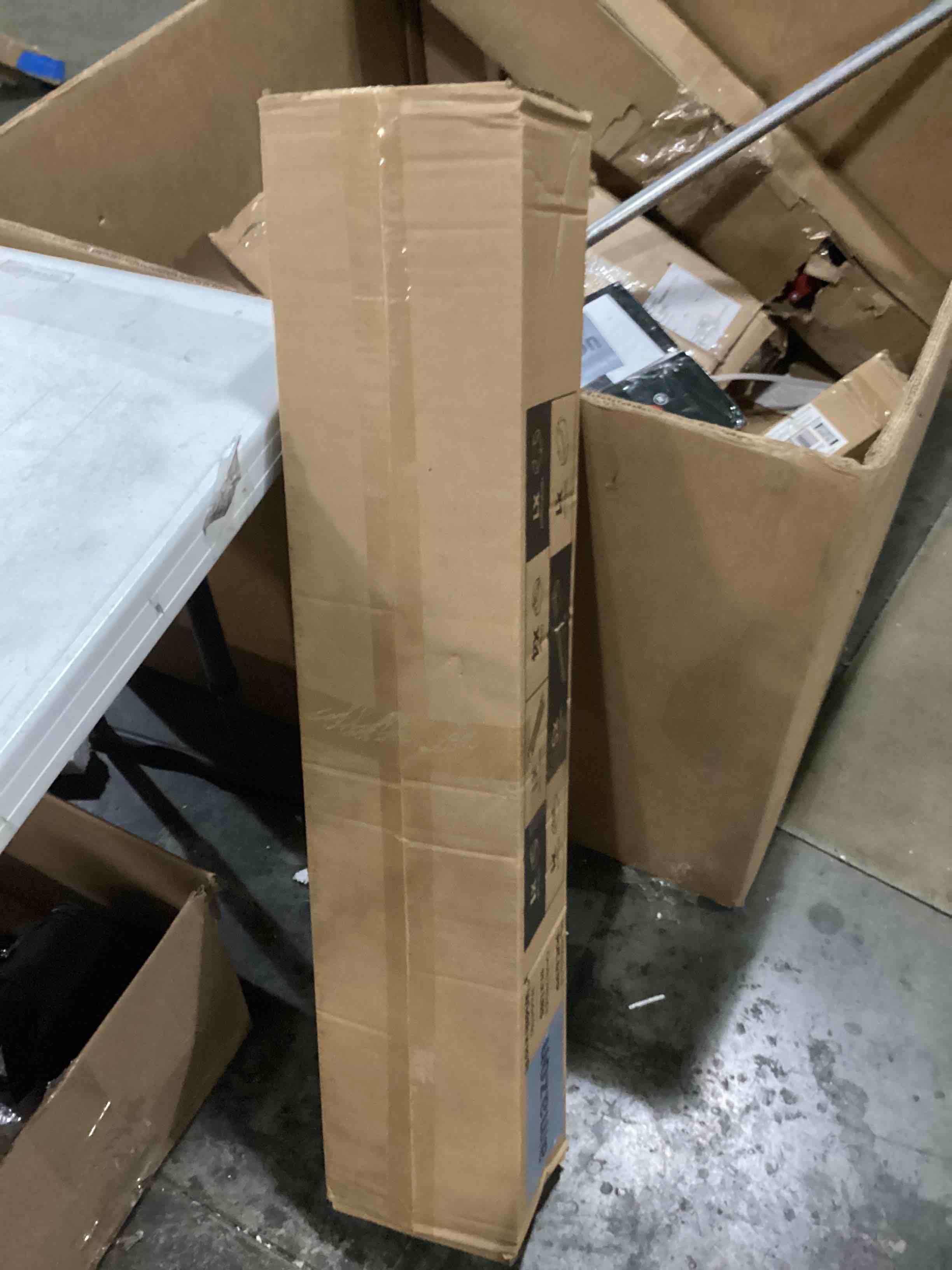 https://s3.amazonaws.com/lotting-images-prod/bidfta/RED5767753_1716032739227.jpeg