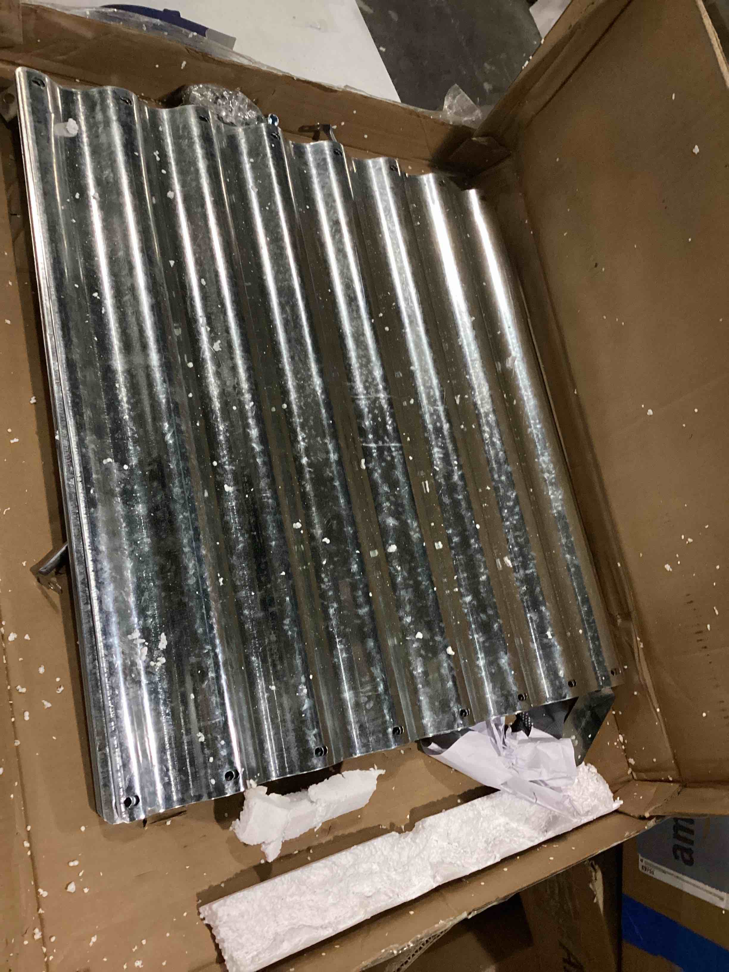 https://s3.amazonaws.com/lotting-images-prod/bidfta/RED5767767_1716036787976.jpeg