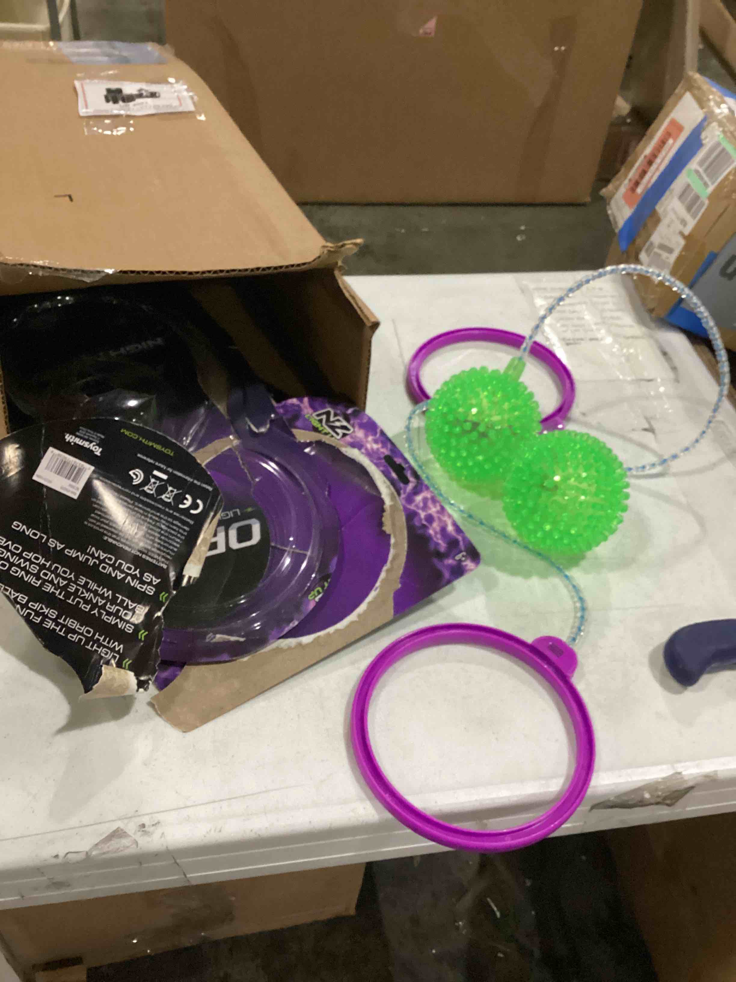 https://s3.amazonaws.com/lotting-images-prod/bidfta/RED5767768_1716036945097.jpeg