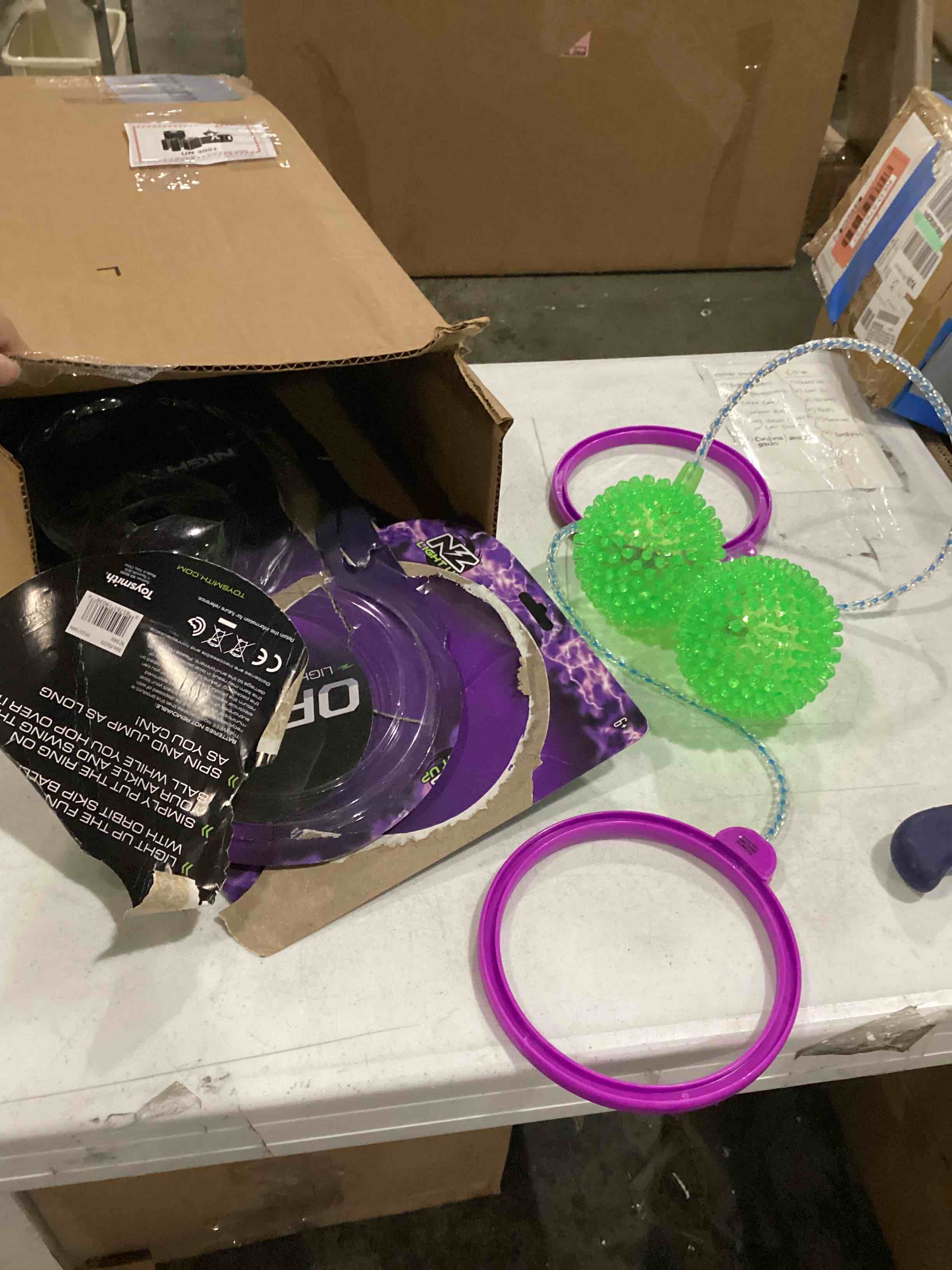 https://s3.amazonaws.com/lotting-images-prod/bidfta/RED5767768_1716036946968.jpeg