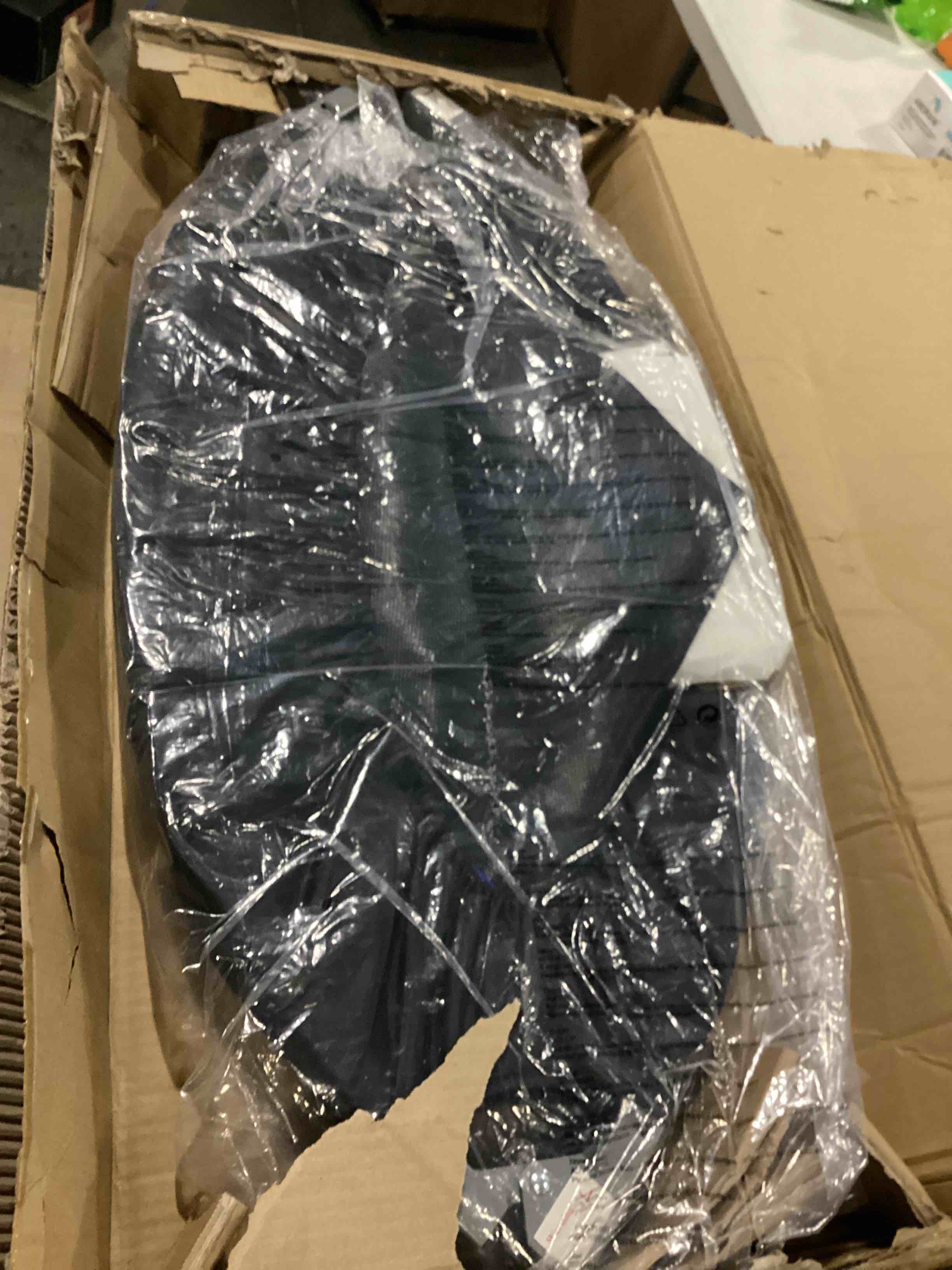 https://s3.amazonaws.com/lotting-images-prod/bidfta/RED5767779_1716038683174.jpeg