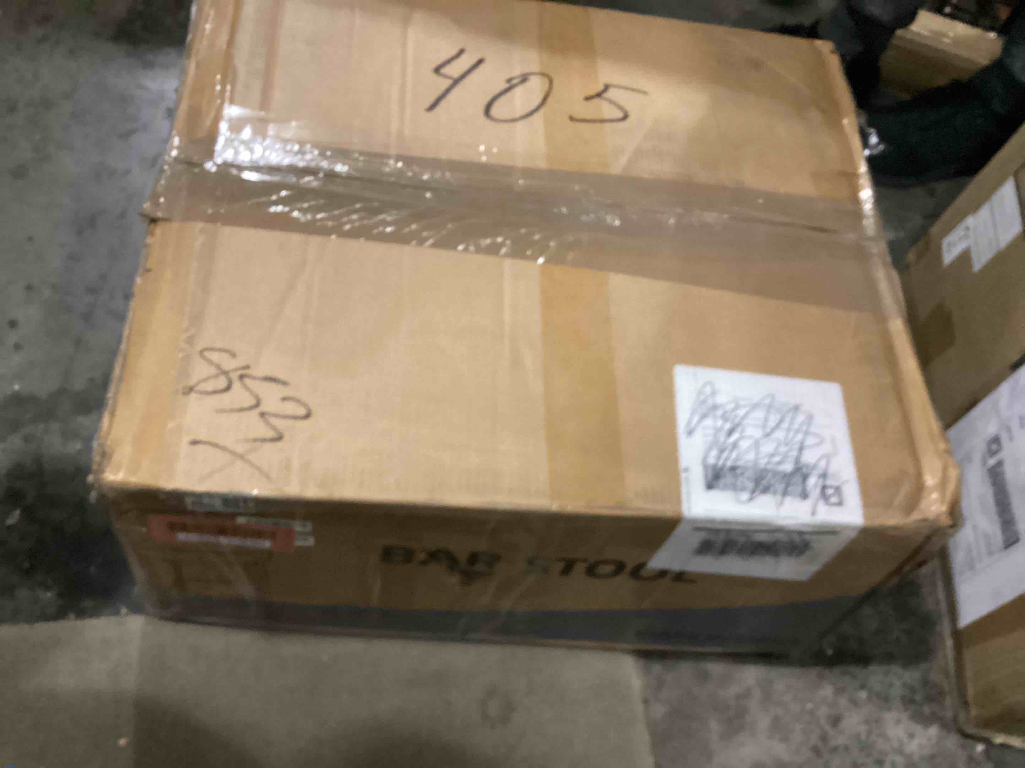 https://s3.amazonaws.com/lotting-images-prod/bidfta/RED5767807_1716051666450.jpeg