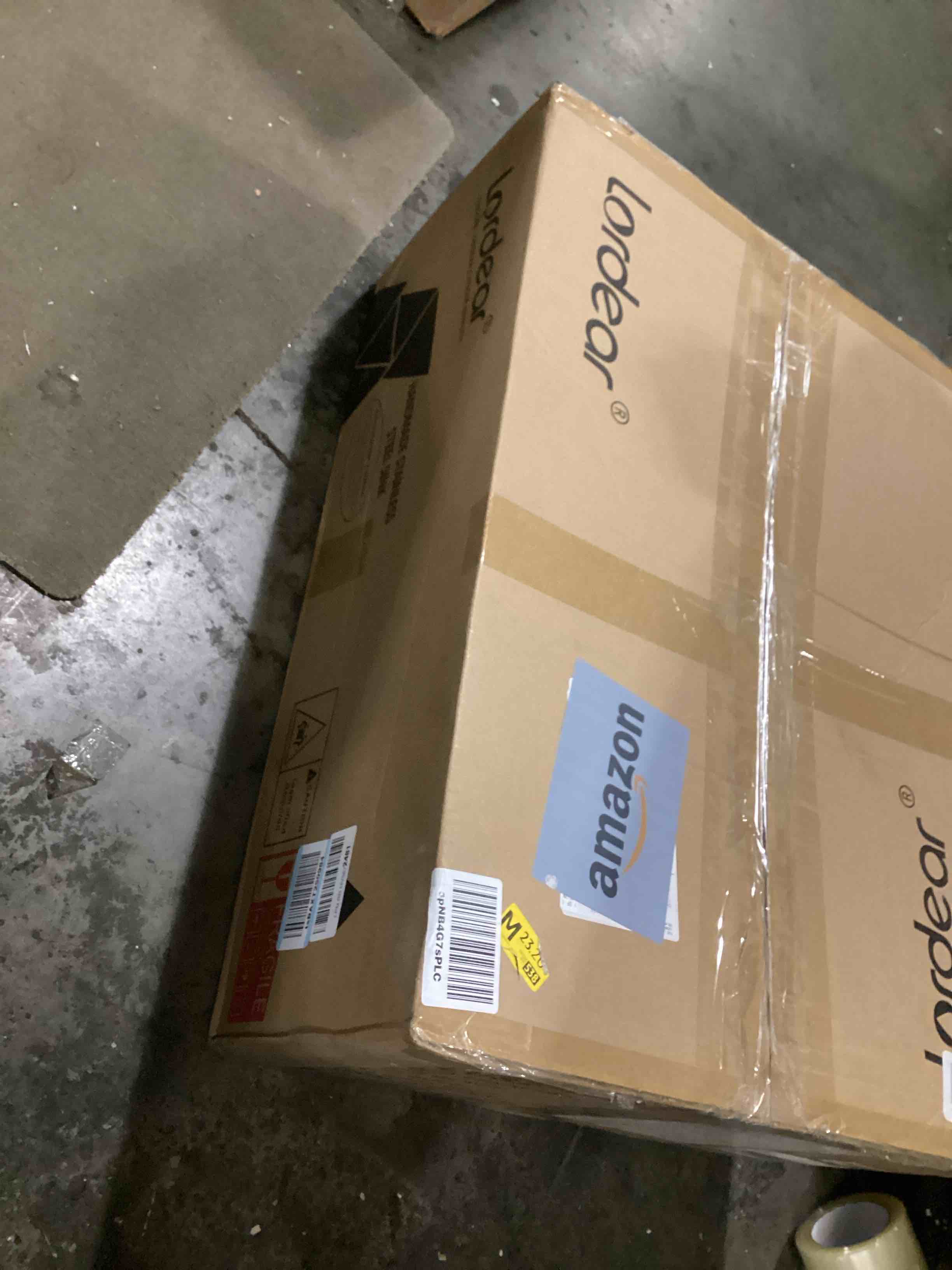 https://s3.amazonaws.com/lotting-images-prod/bidfta/RED5767914_1716558616231.jpeg