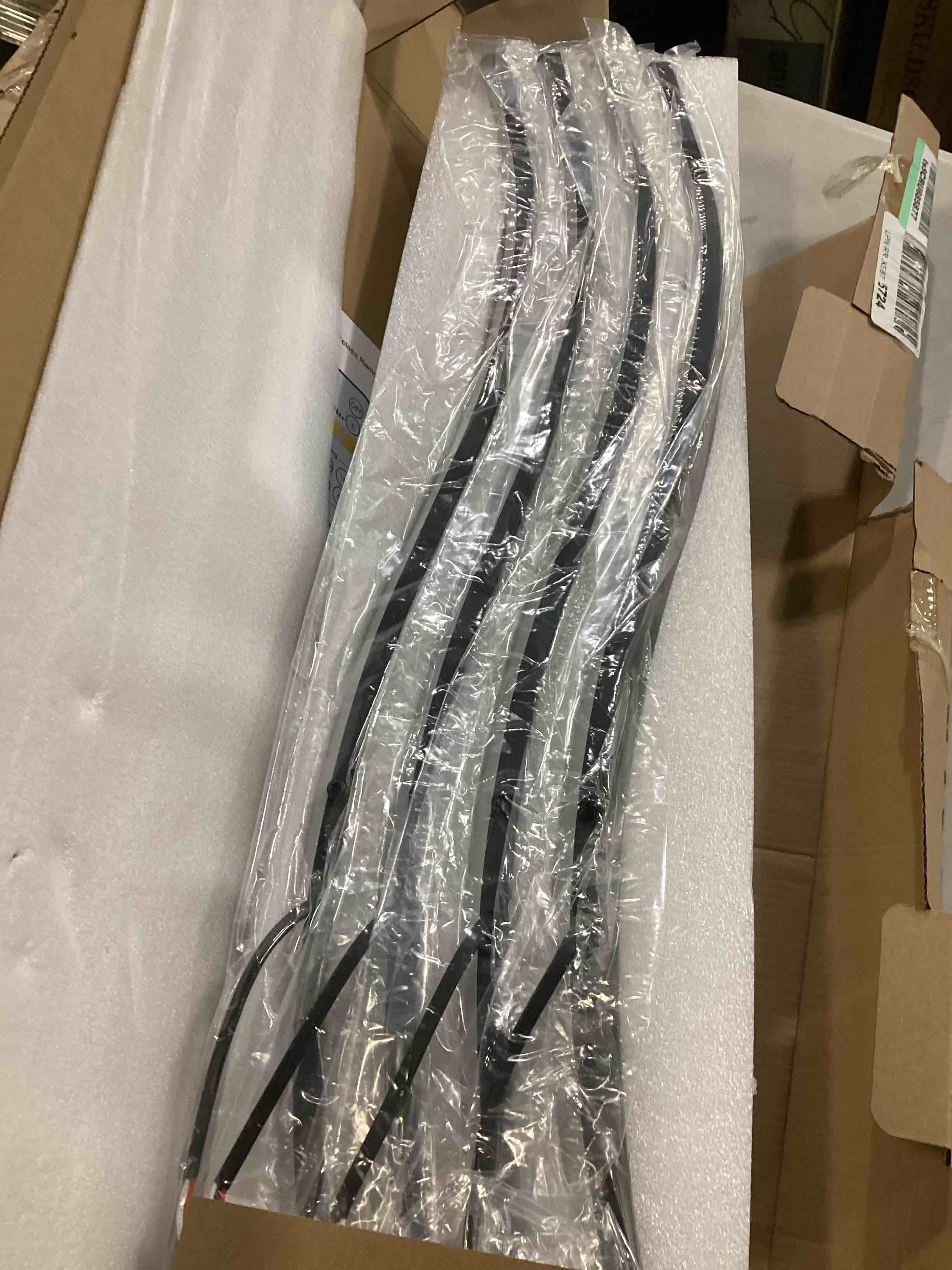 https://s3.amazonaws.com/lotting-images-prod/bidfta/RED5767957_1718818736470.jpeg