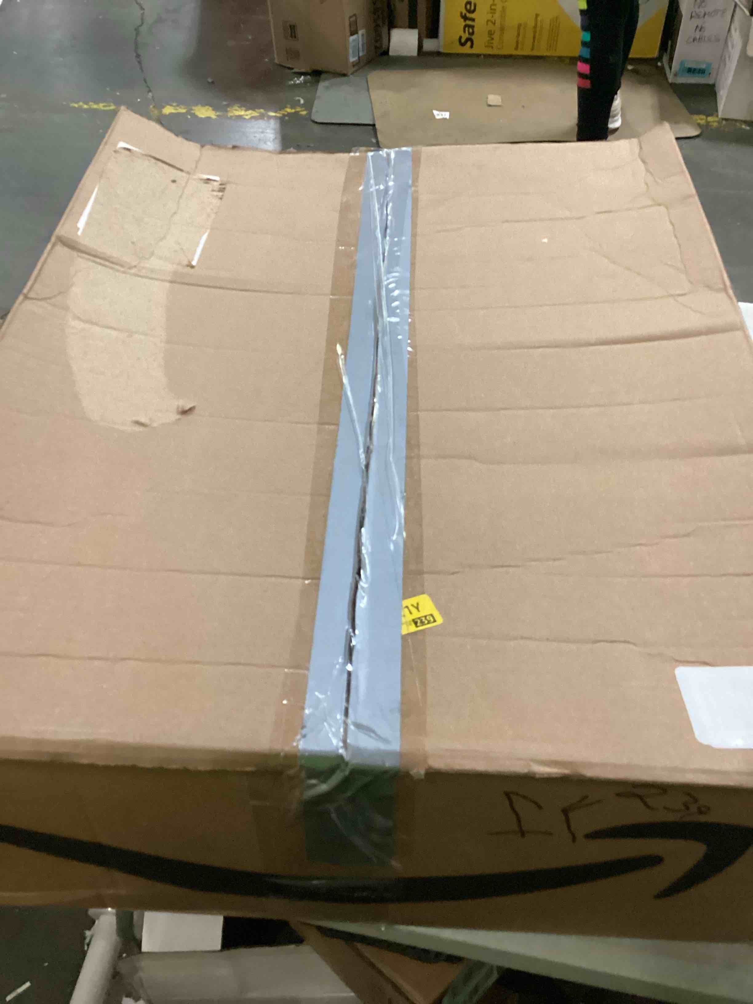 https://s3.amazonaws.com/lotting-images-prod/bidfta/RED5768242_1718982745769.jpeg